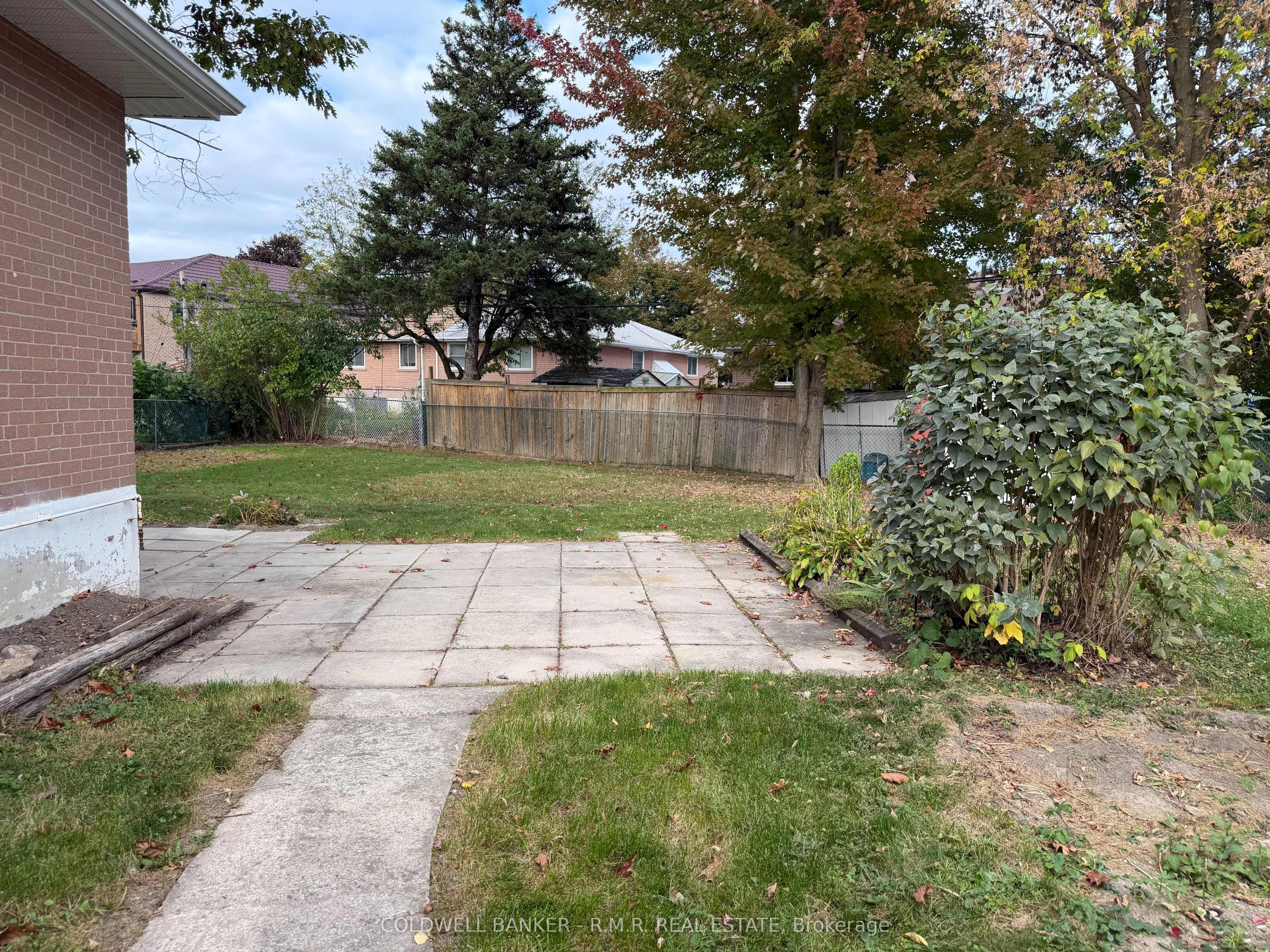 275 Silverbirch Drive