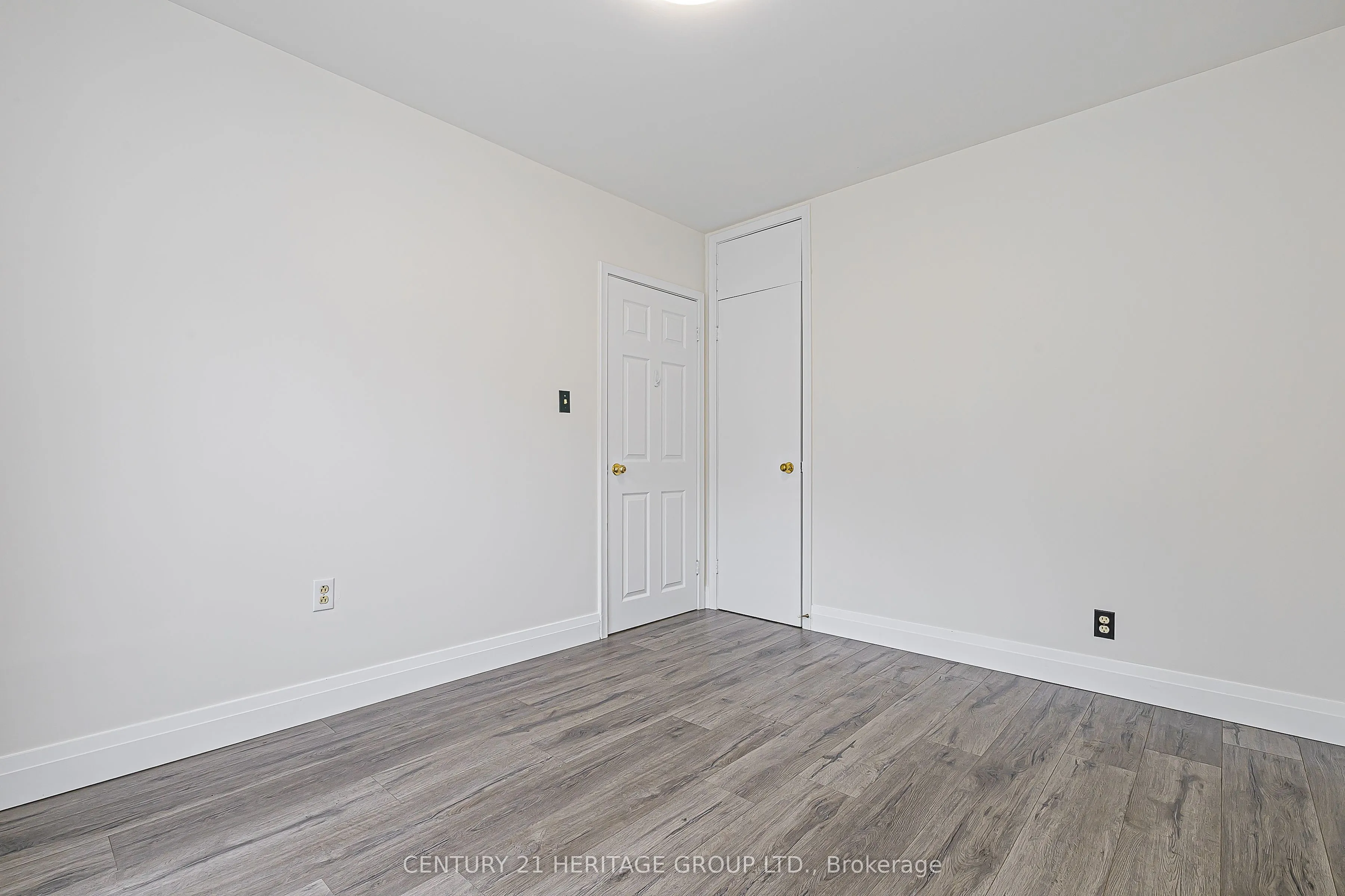 26 Knowles Crescent
