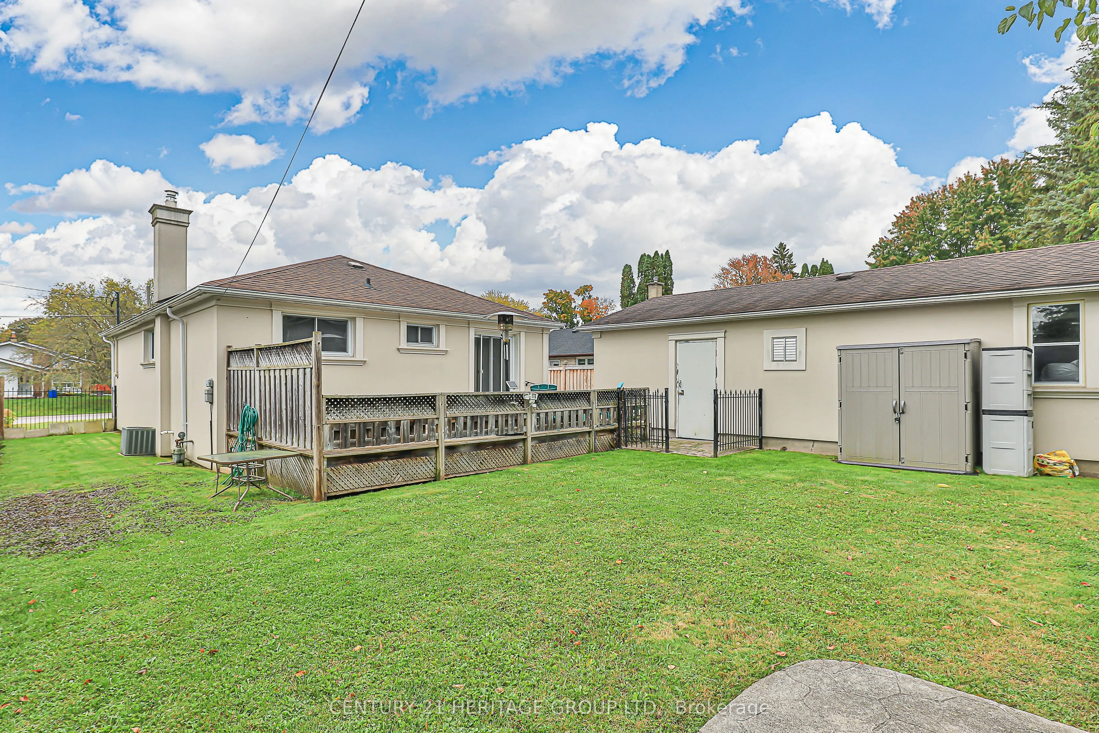 26 Knowles Crescent