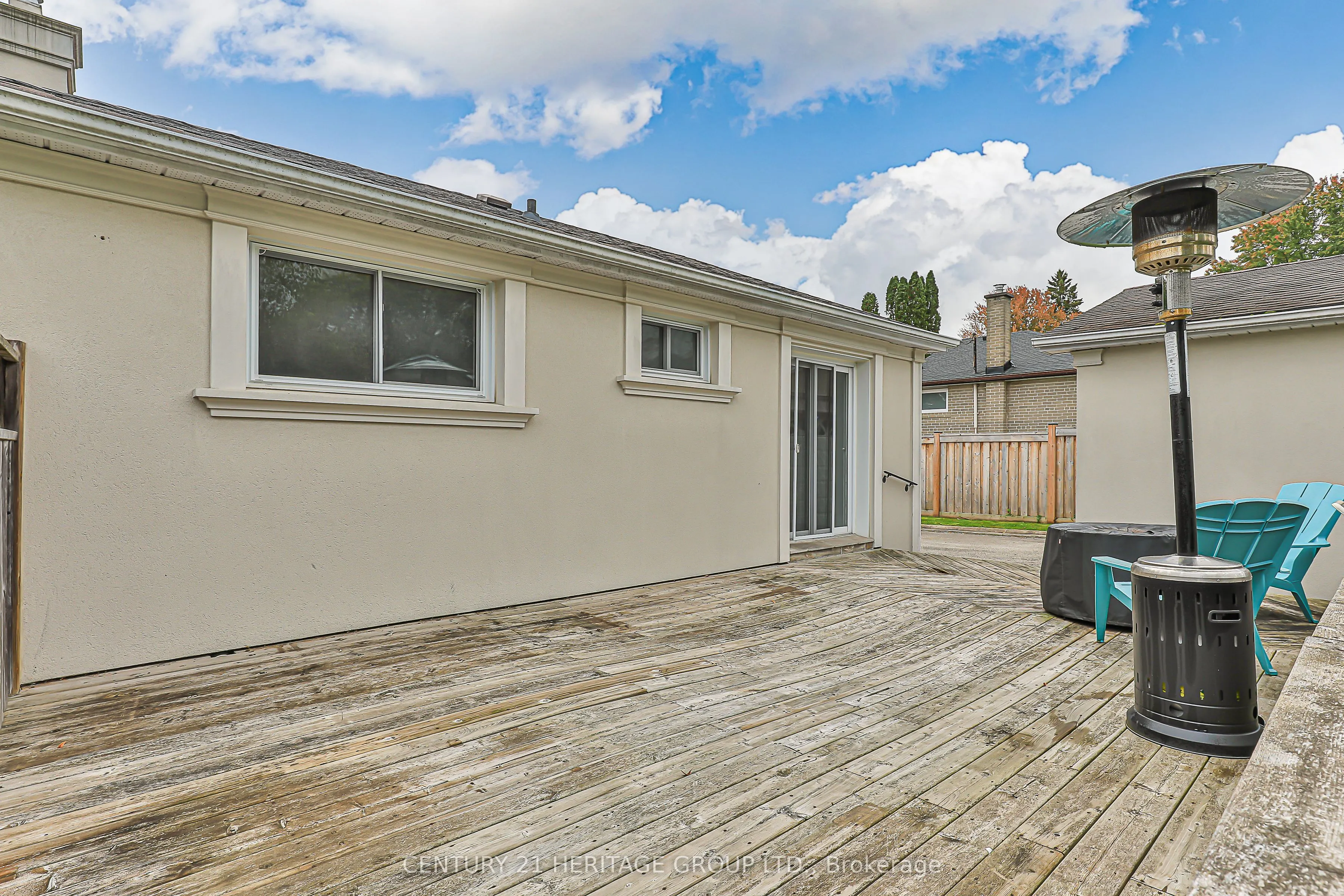 26 Knowles Crescent