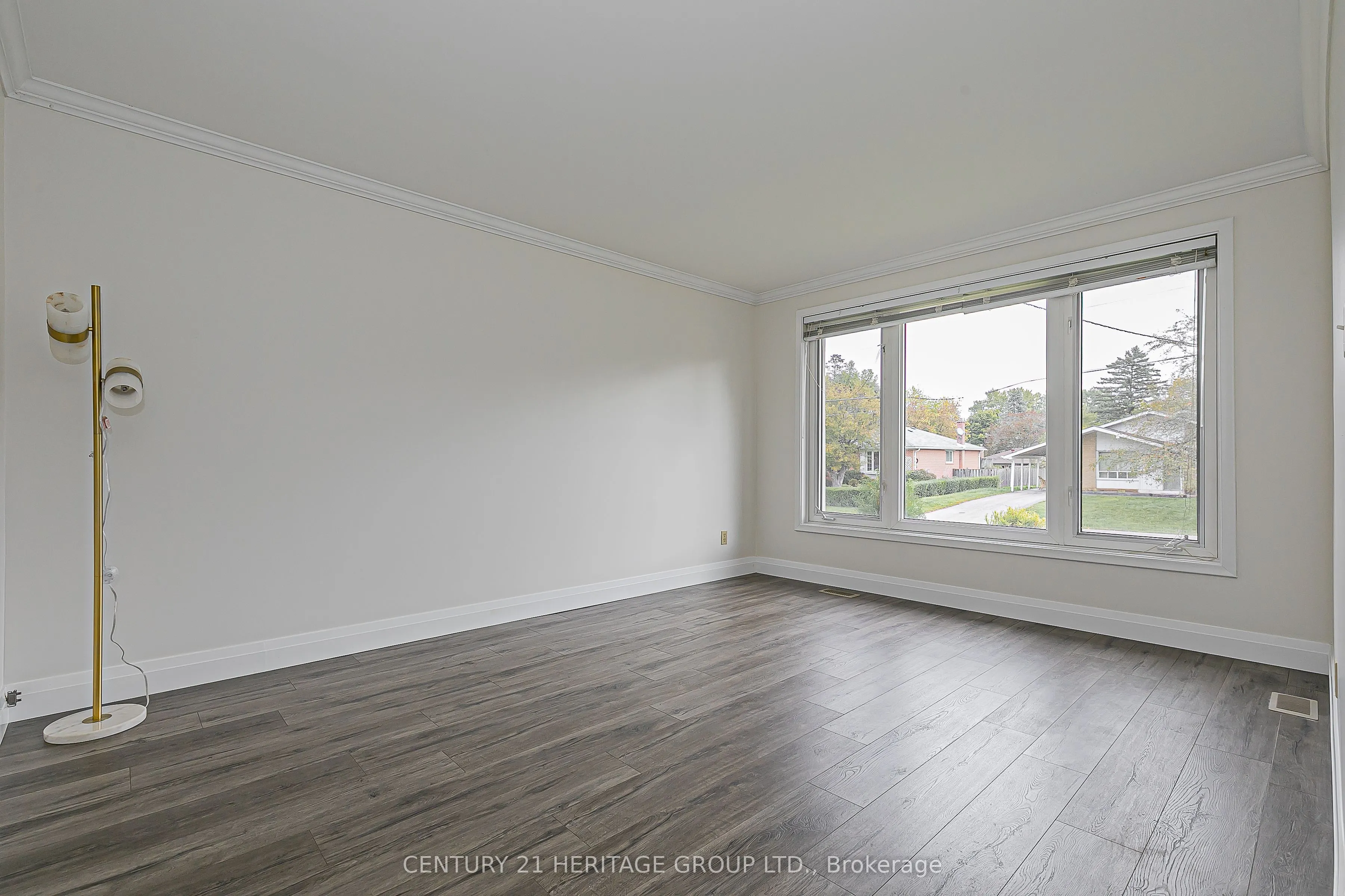 26 Knowles Crescent