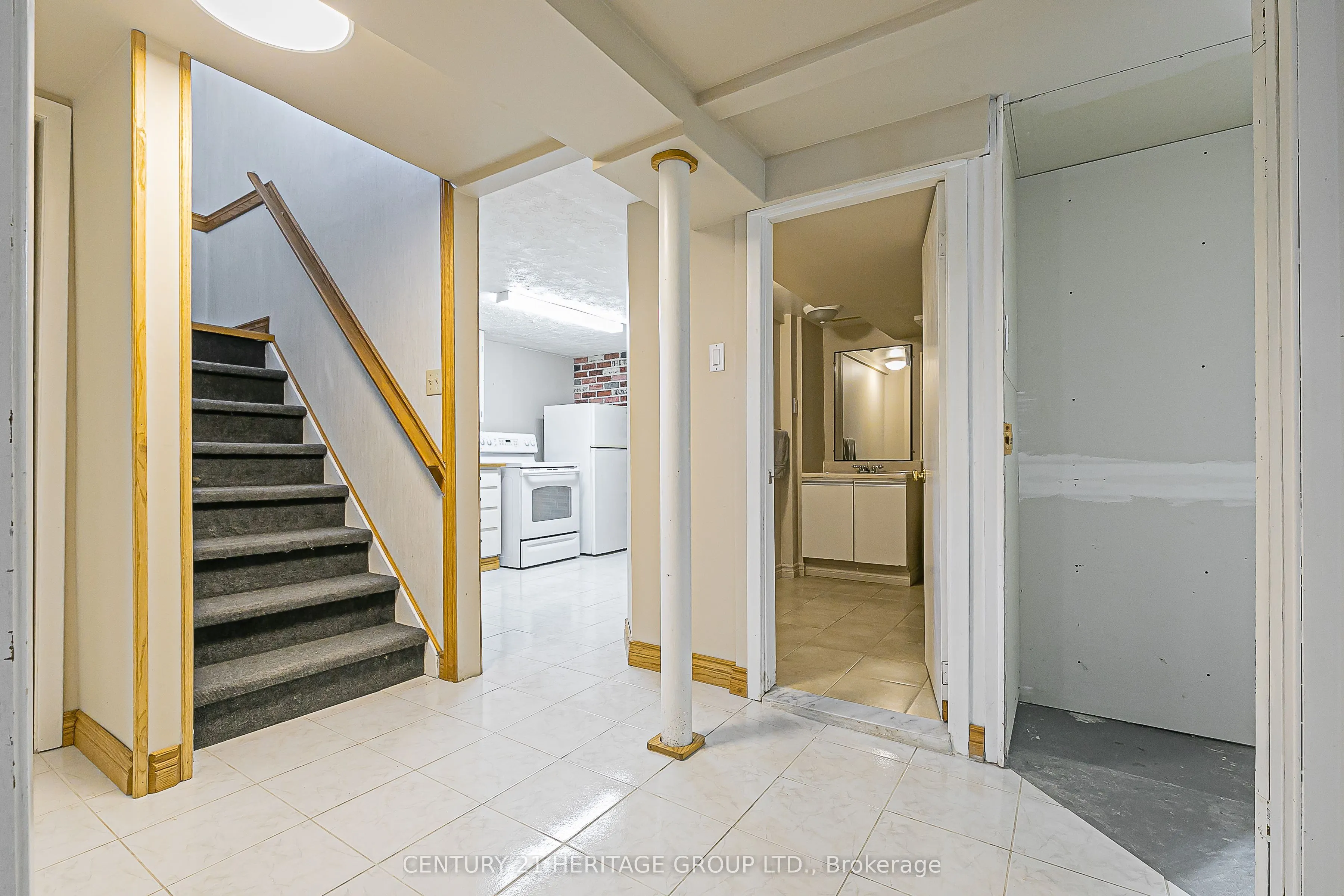 26 Knowles Crescent