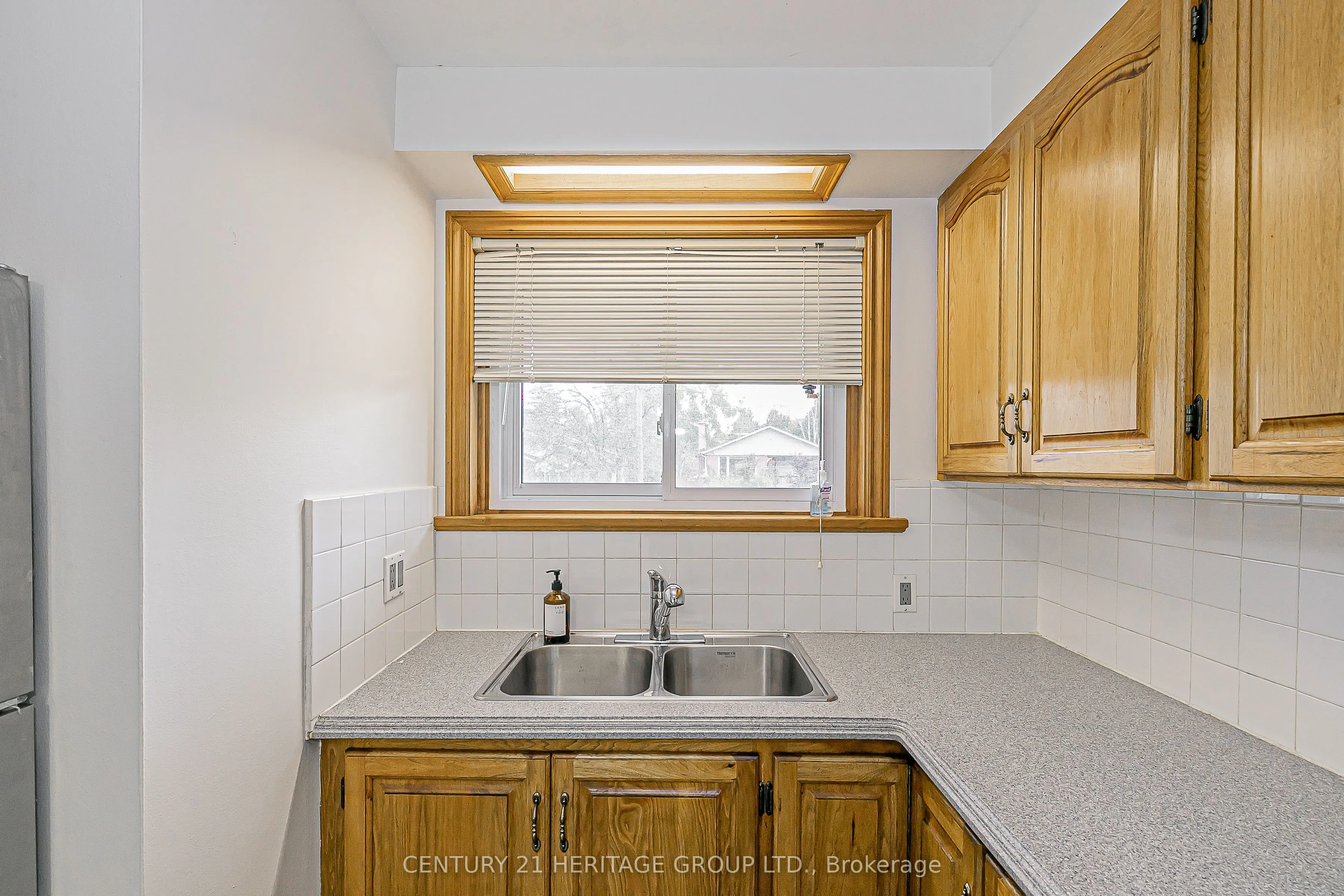 26 Knowles Crescent