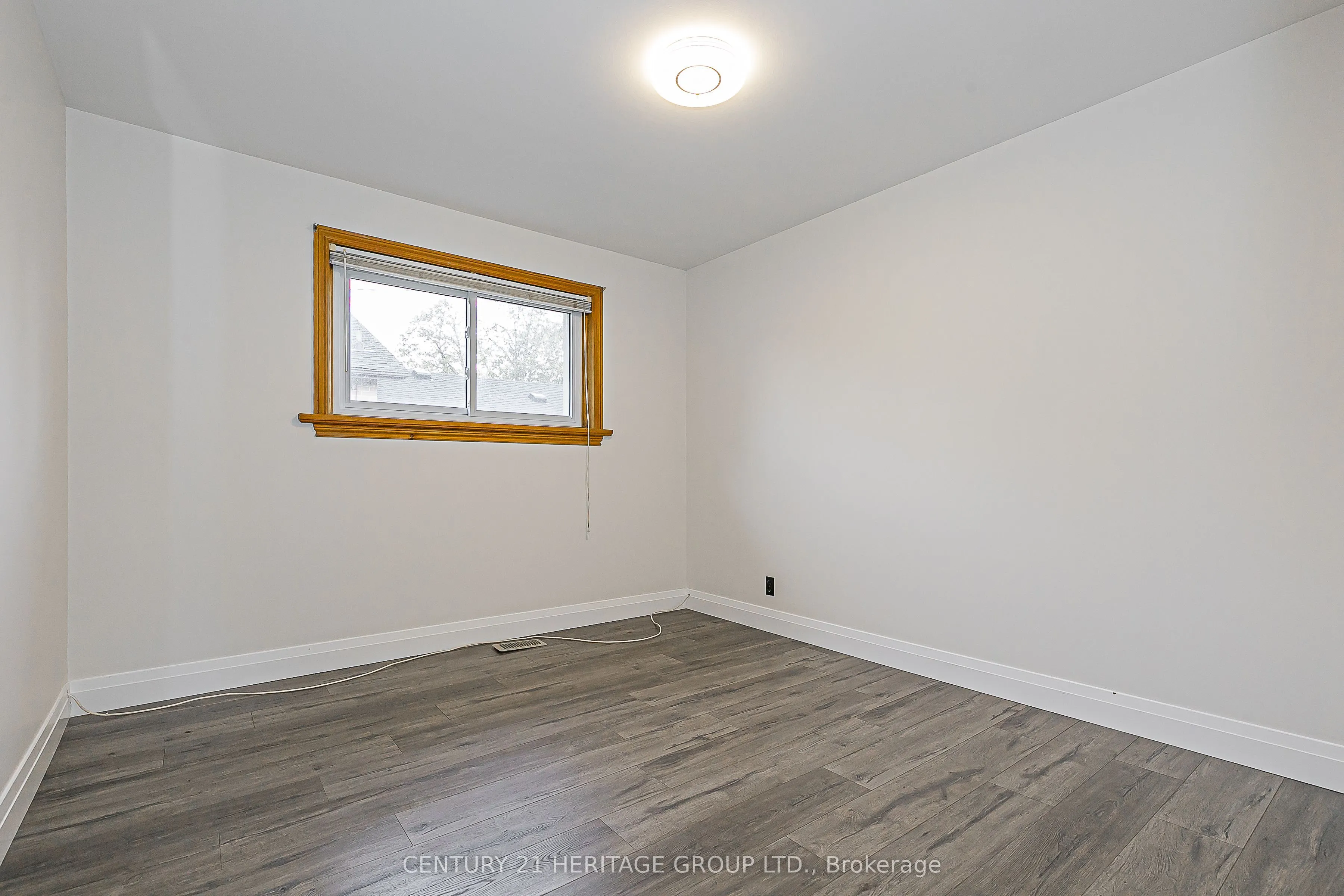26 Knowles Crescent