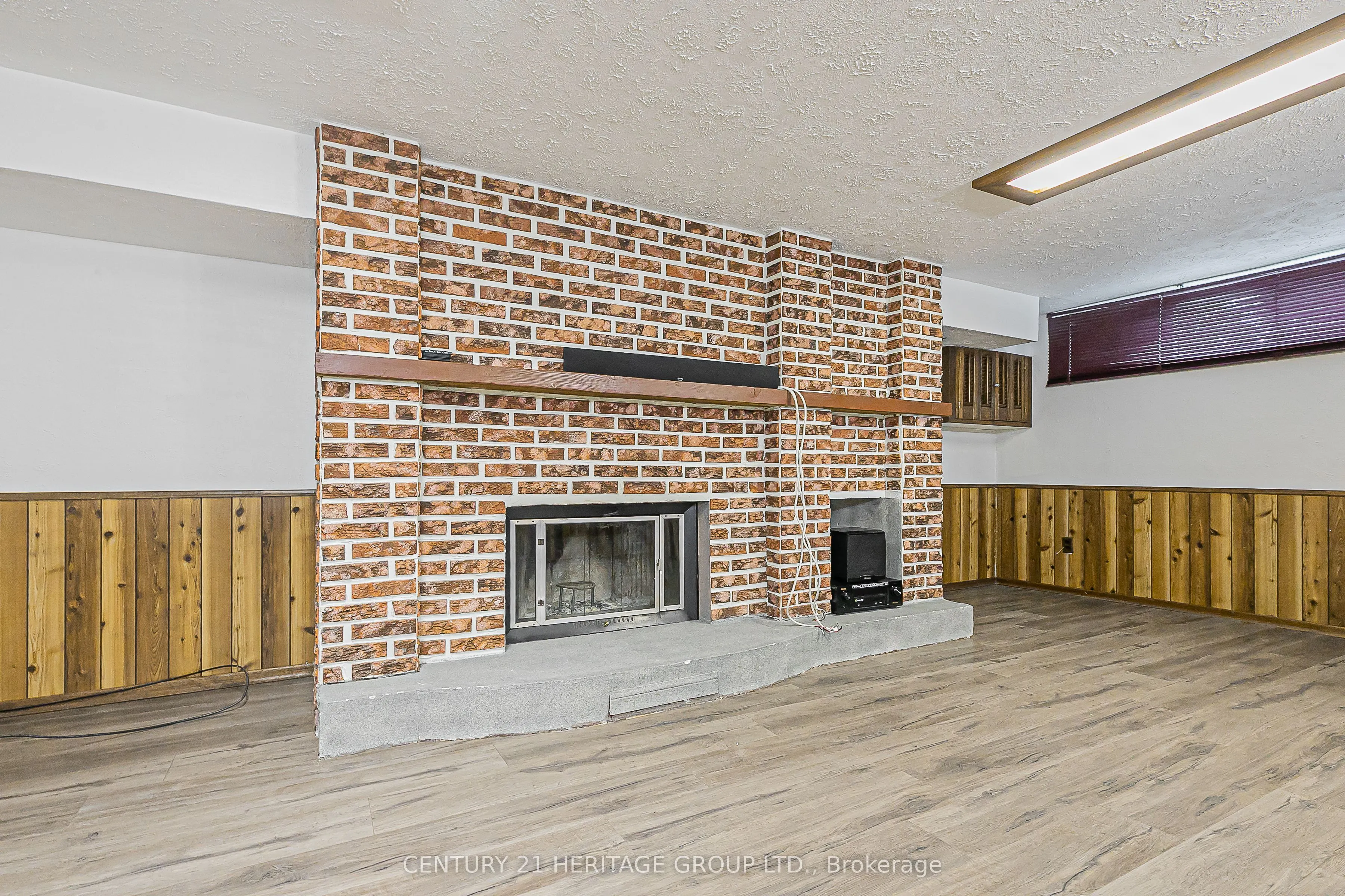 26 Knowles Crescent