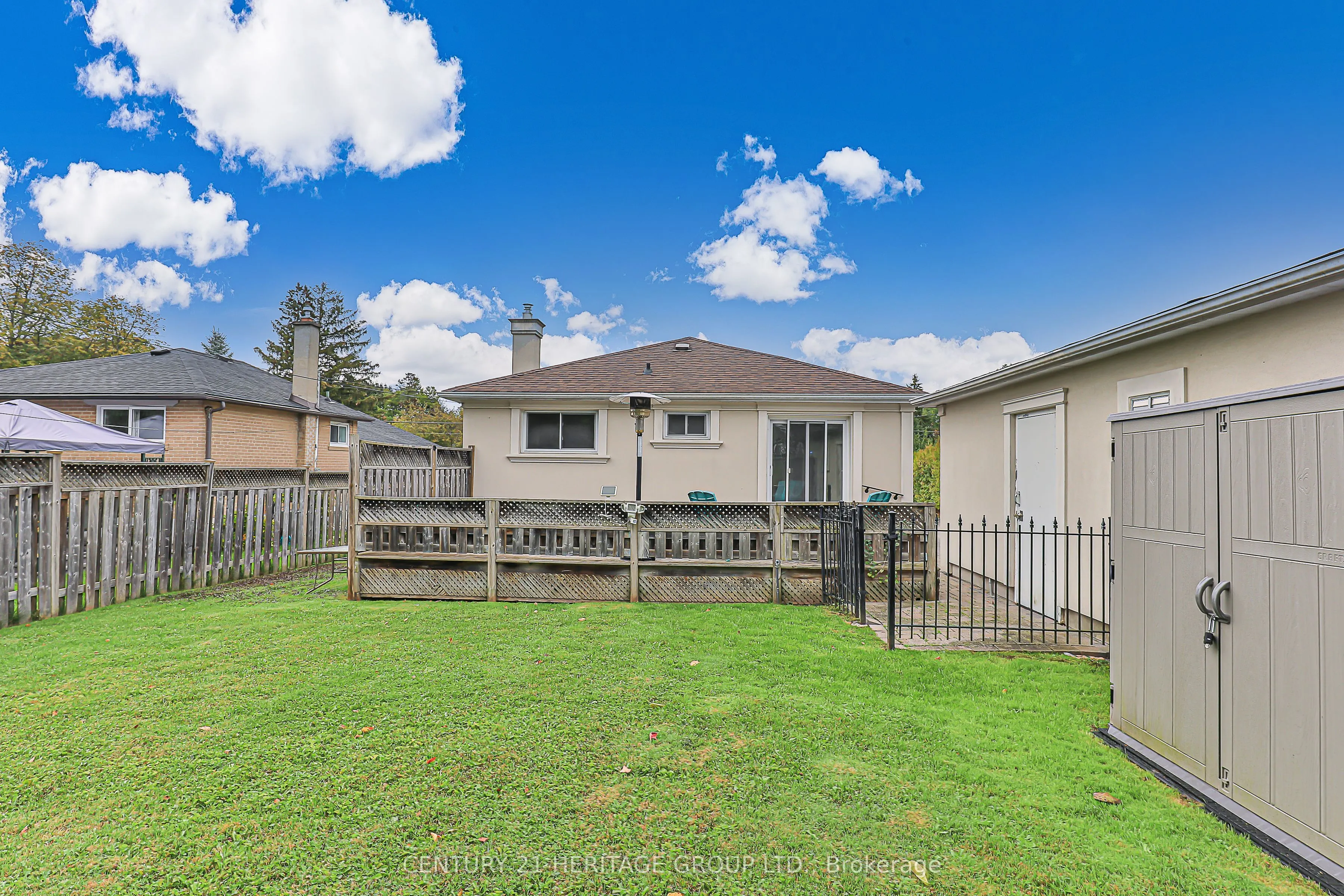 26 Knowles Crescent