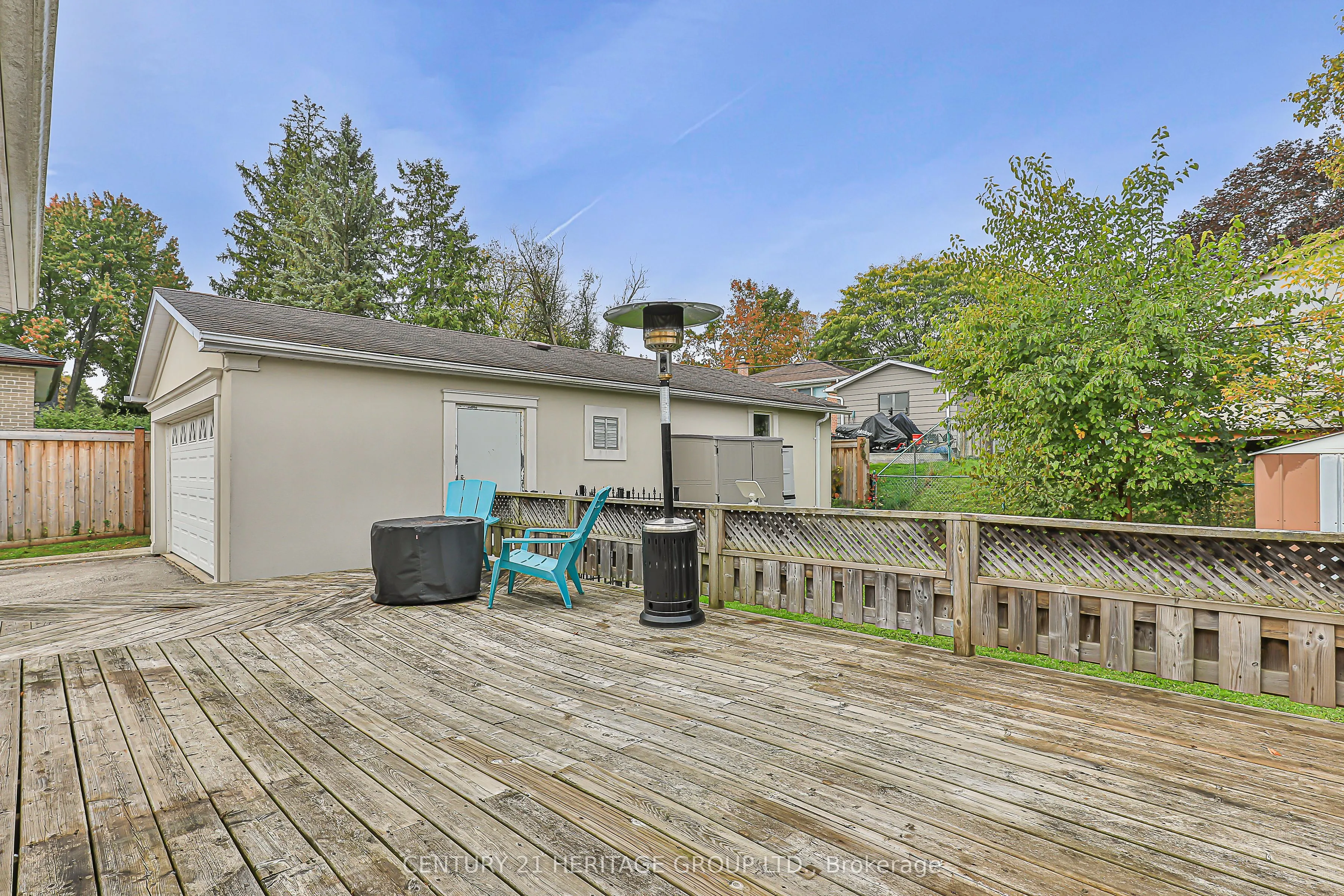 26 Knowles Crescent