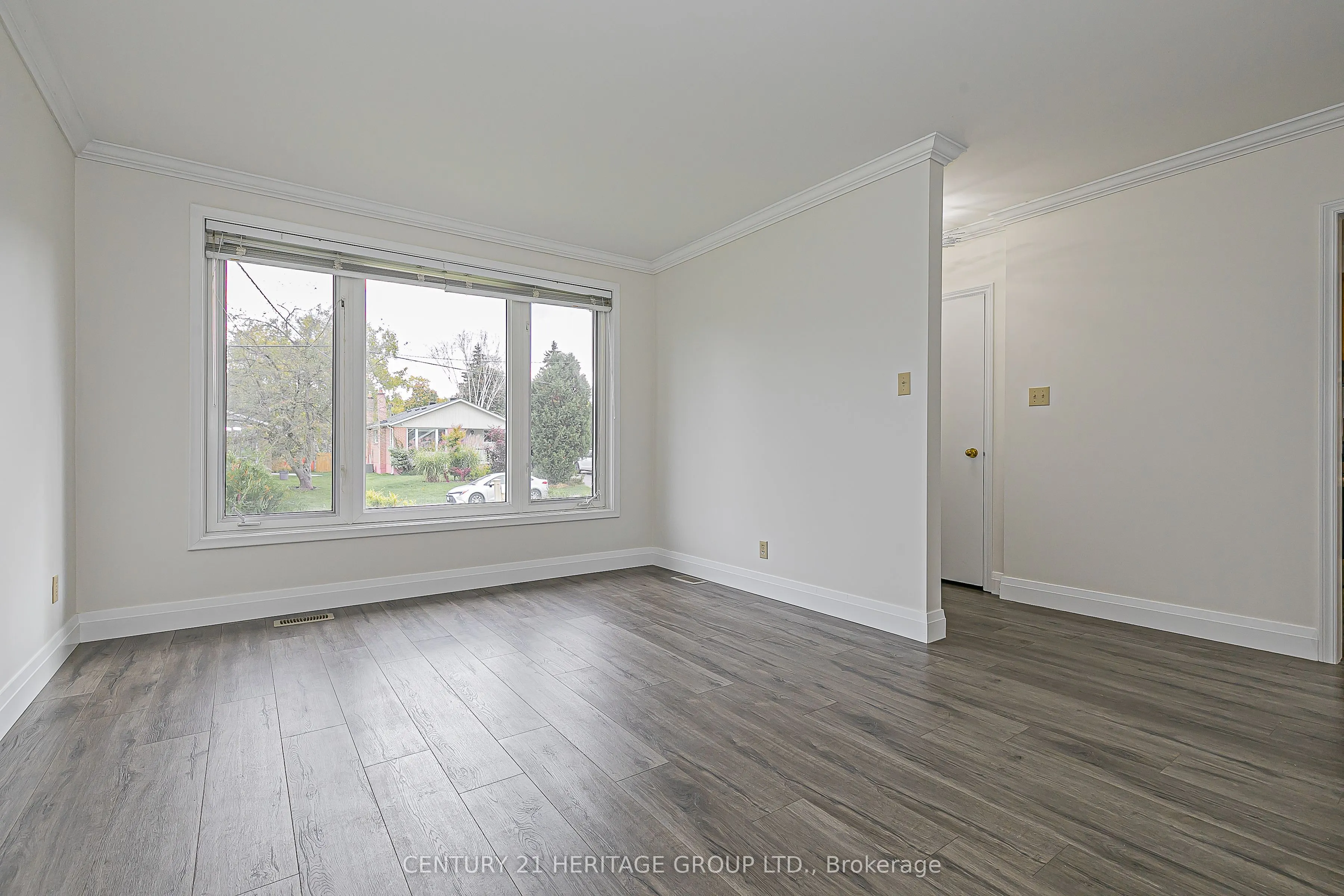 26 Knowles Crescent