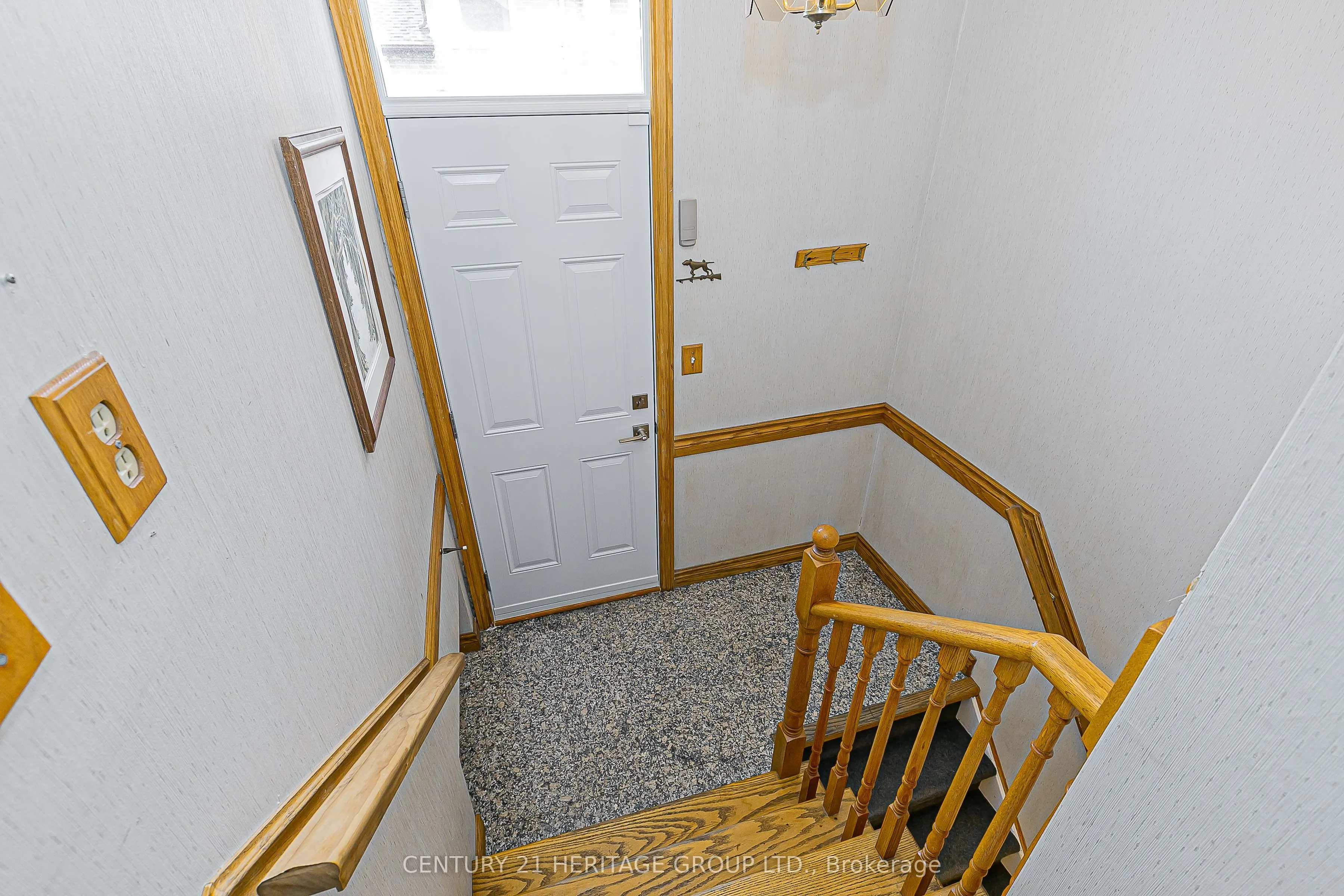 26 Knowles Crescent