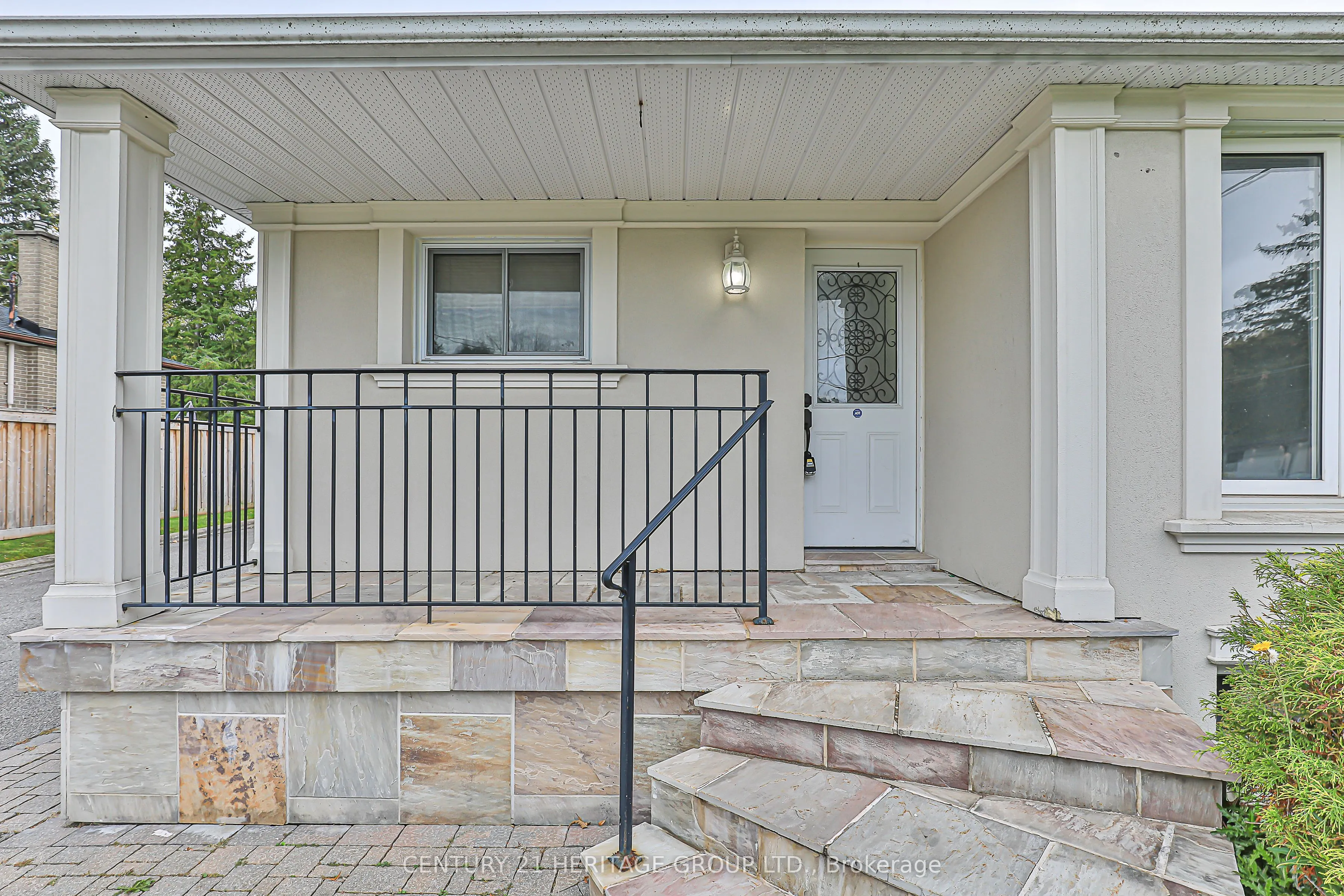 26 Knowles Crescent