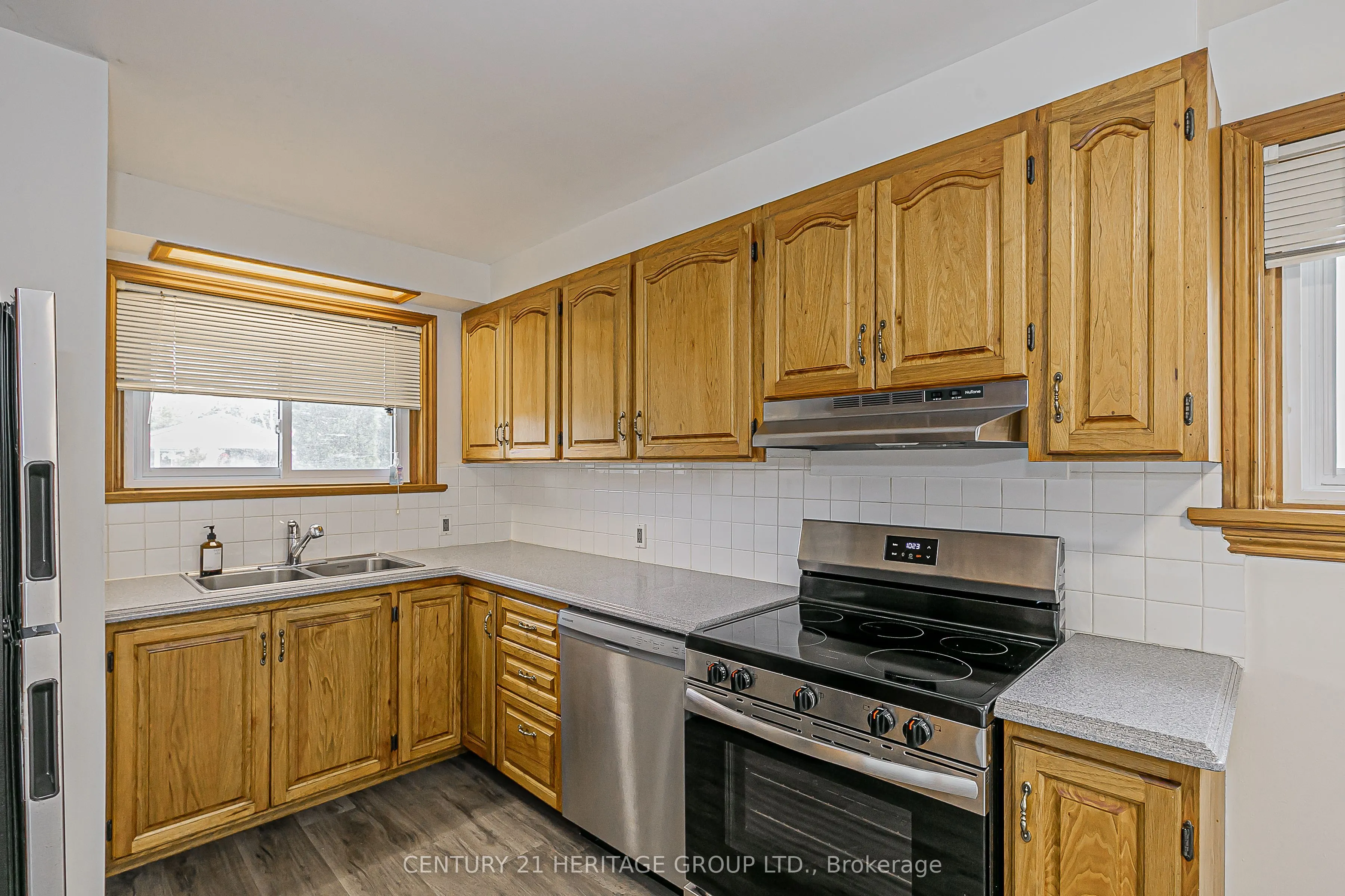 26 Knowles Crescent