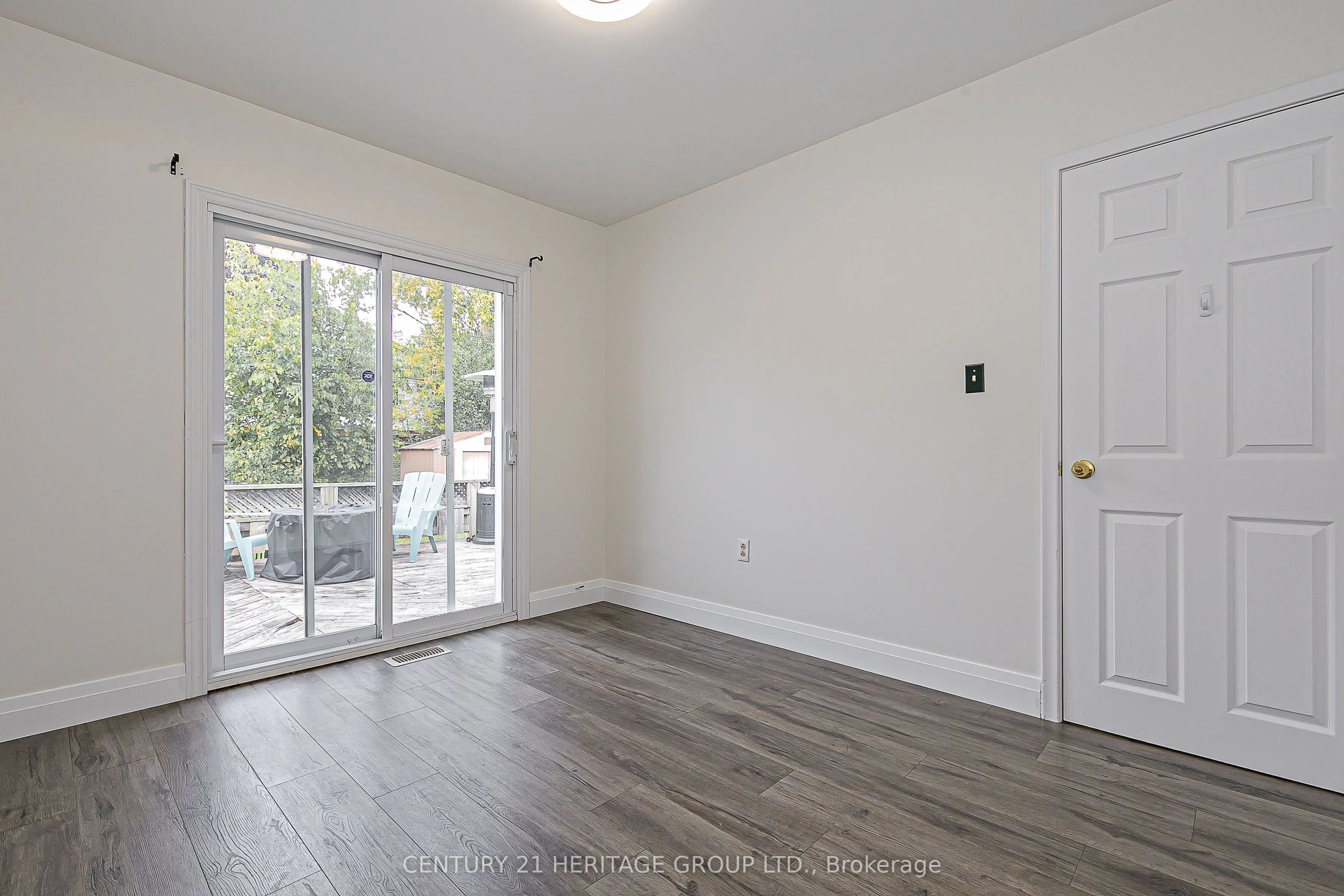 26 Knowles Crescent