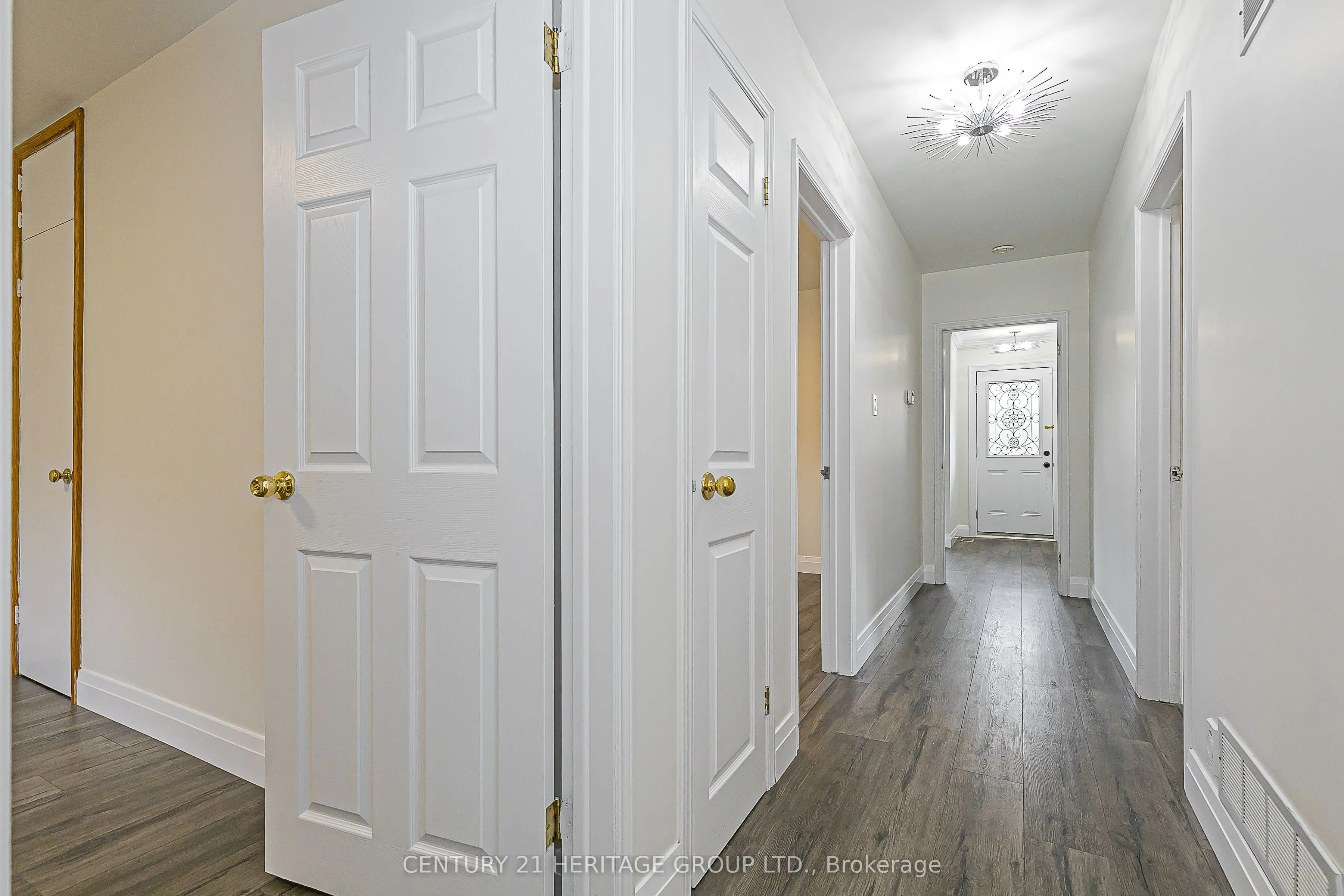 26 Knowles Crescent