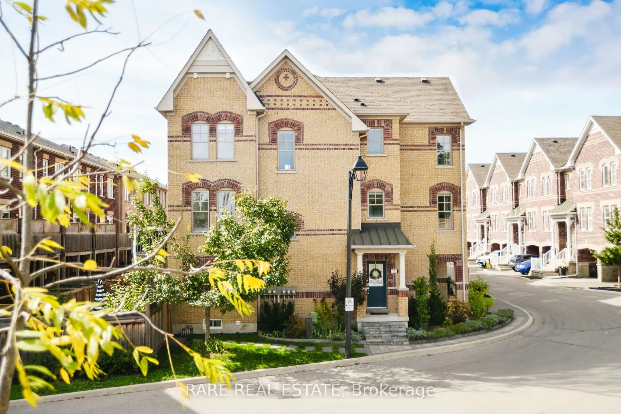 10 Porter Avenue W, #35