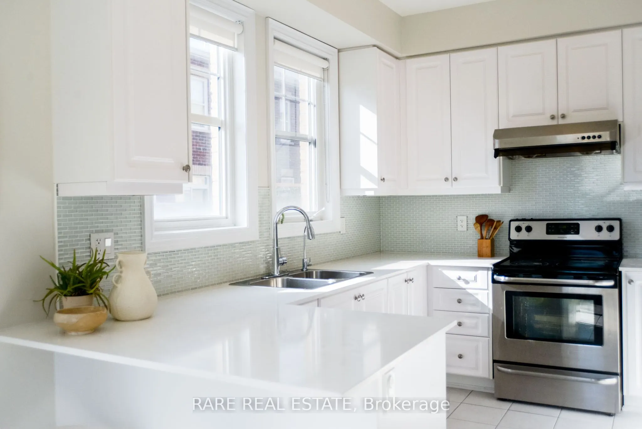 10 Porter Avenue W, #35