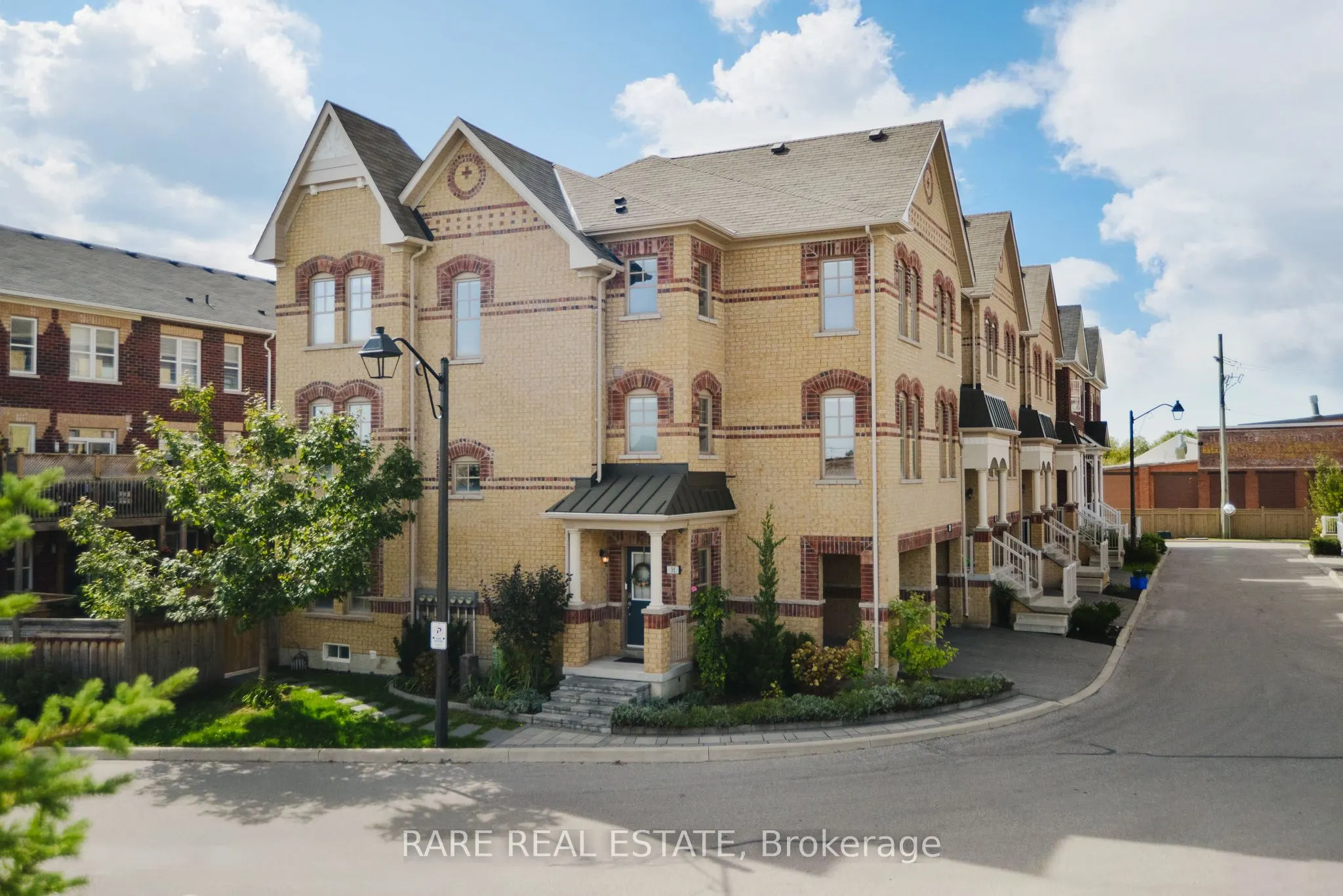 10 Porter Avenue W, #35