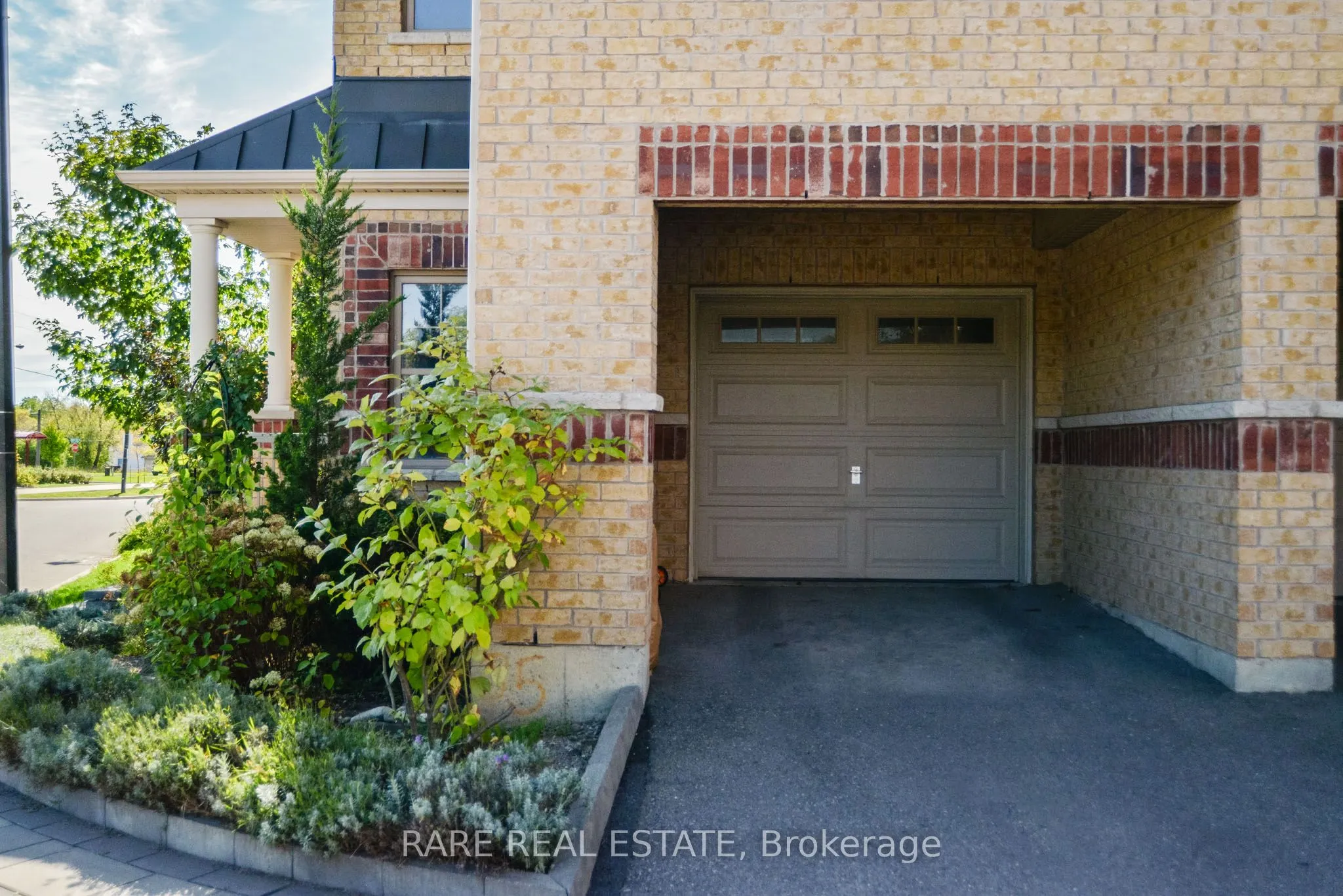 10 Porter Avenue W, #35