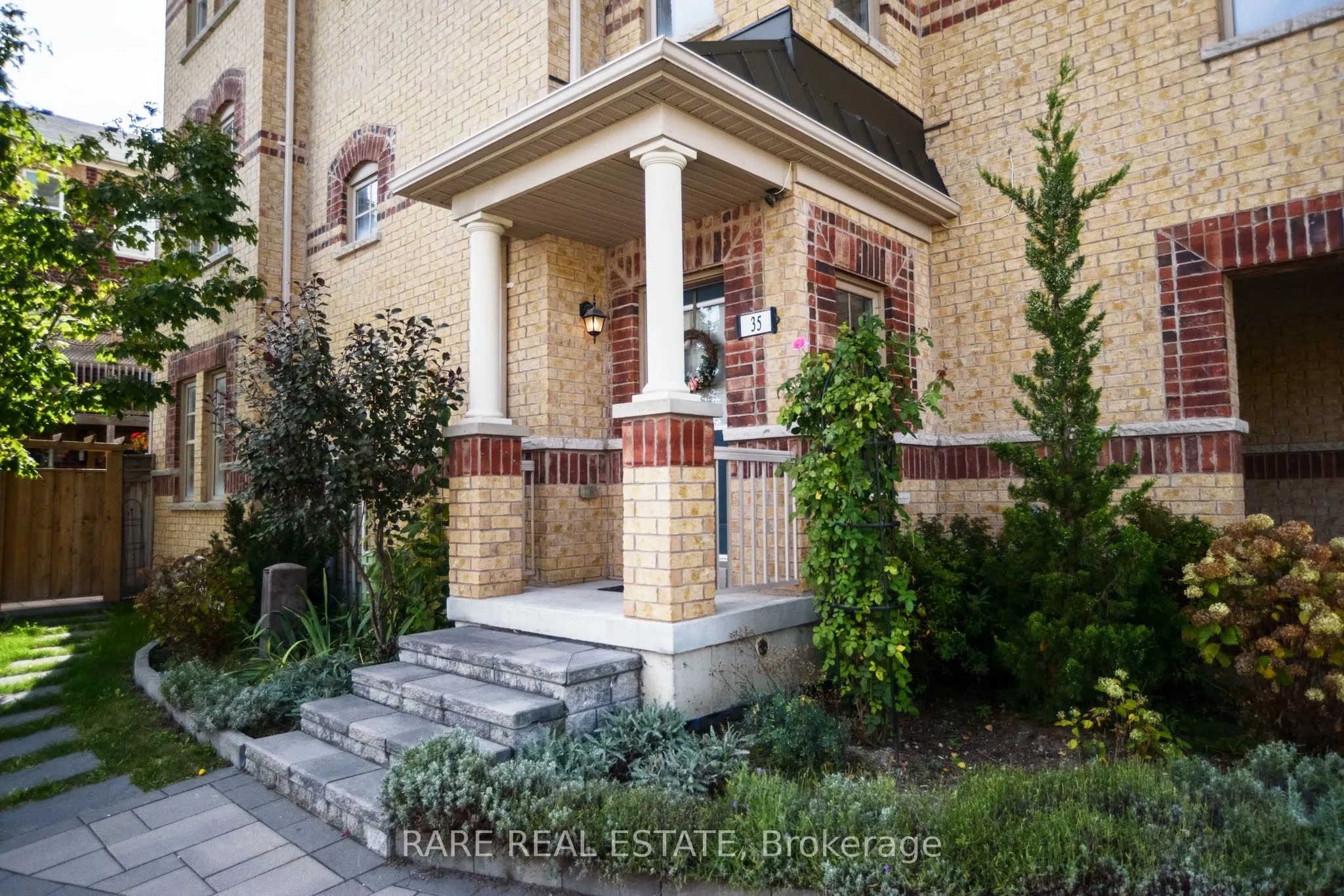 10 Porter Avenue W, #35