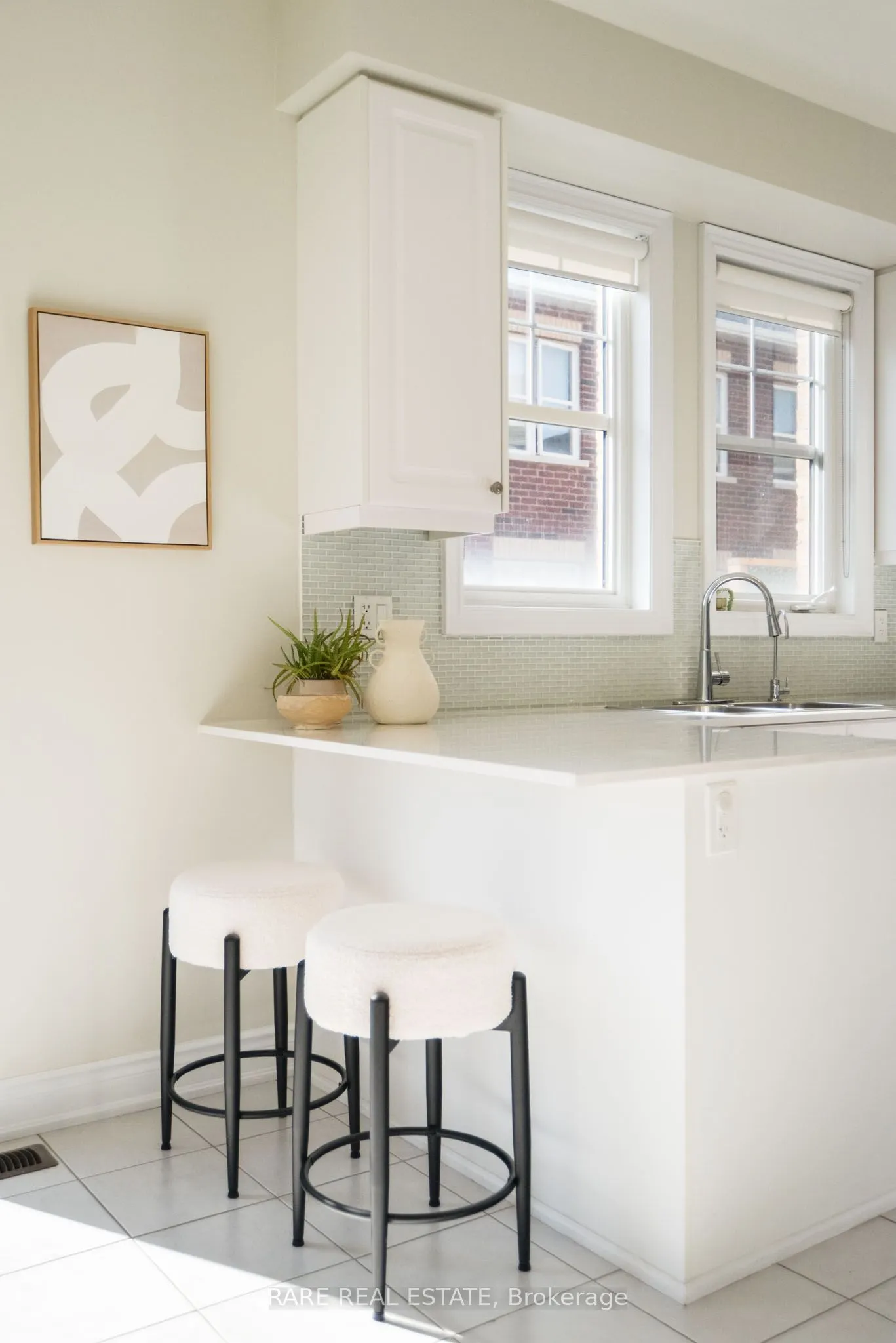 10 Porter Avenue W, #35