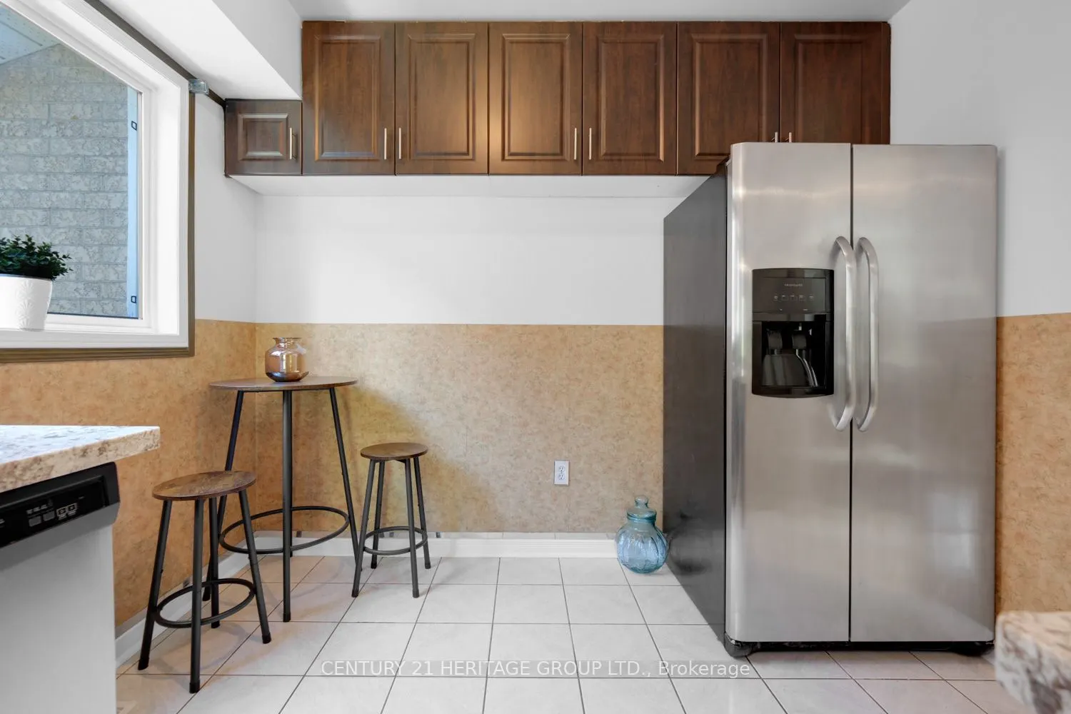 431 Carruthers Avenue, #Upper