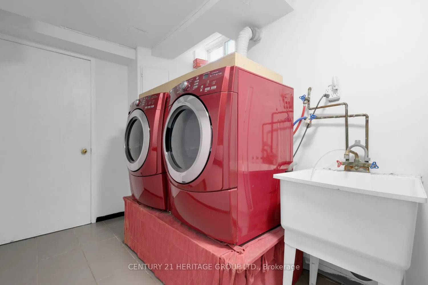 431 Carruthers Avenue, #Upper