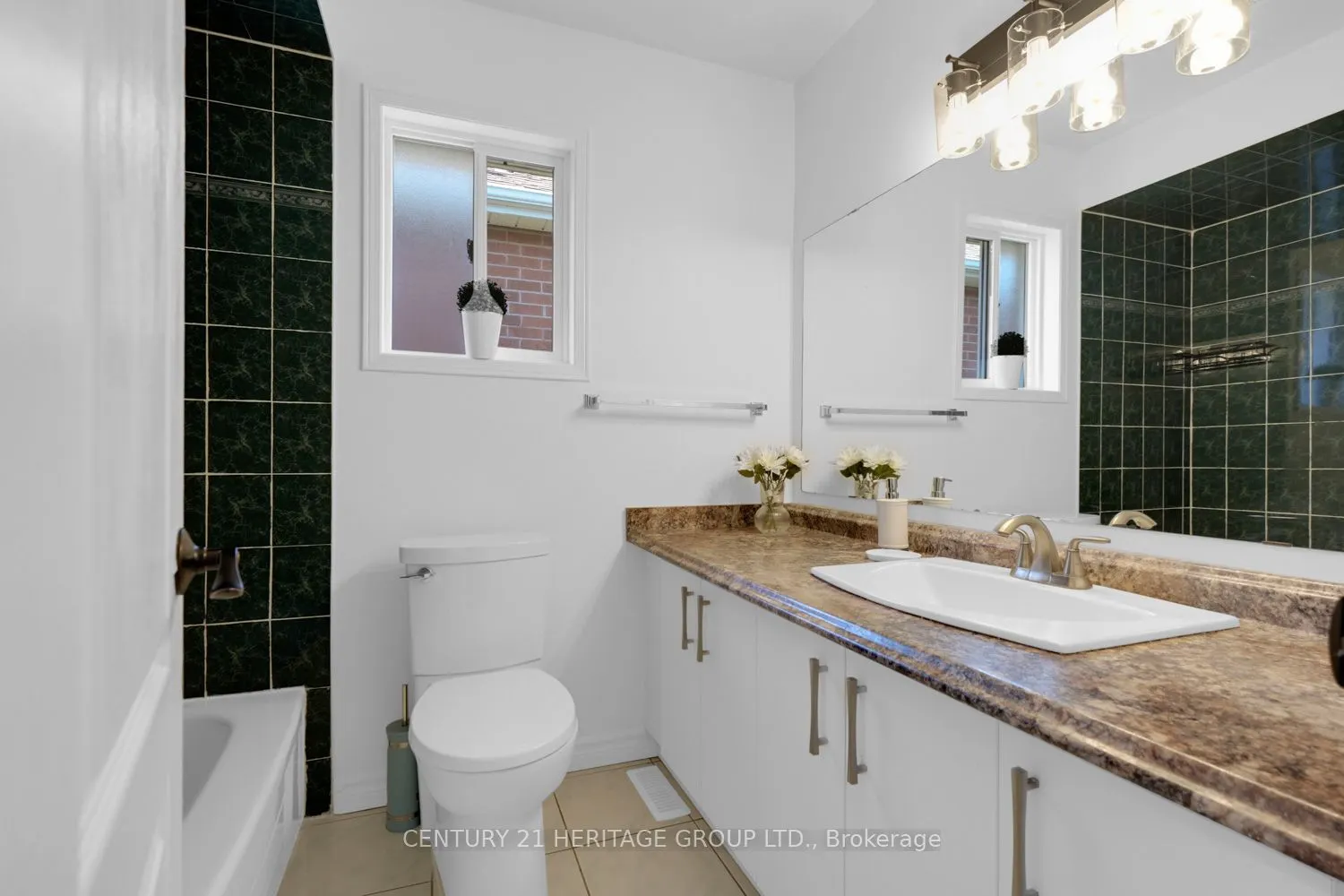 431 Carruthers Avenue, #Upper