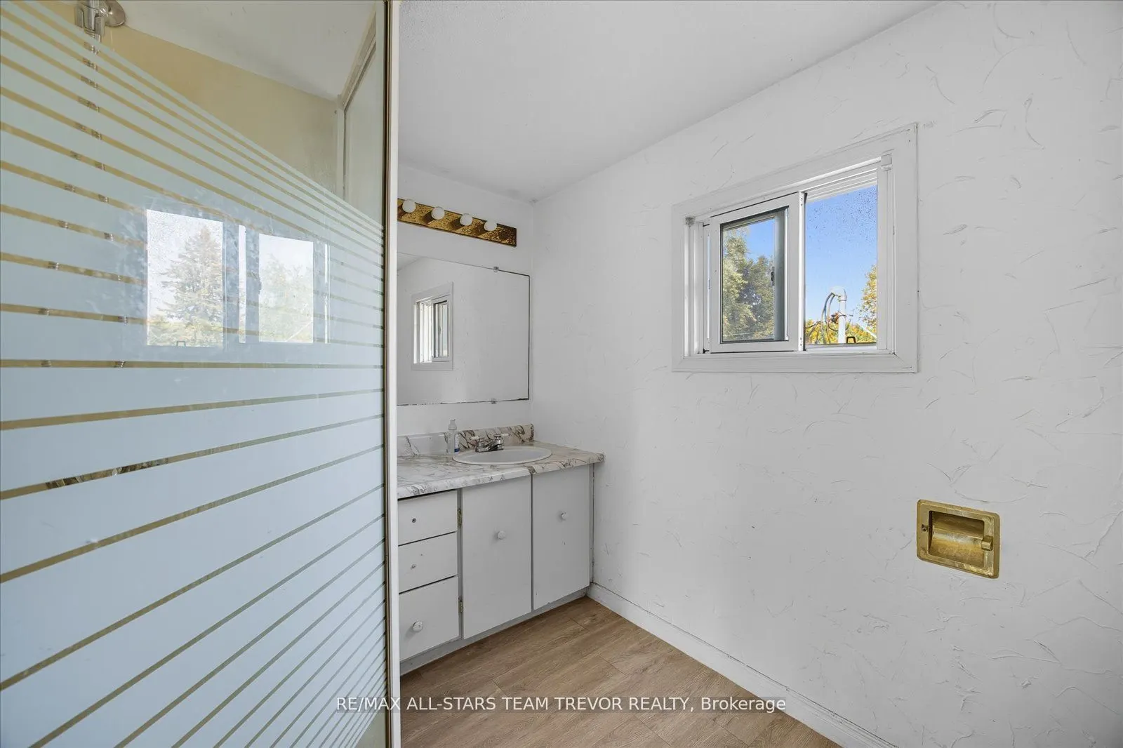 26 Metro Road N