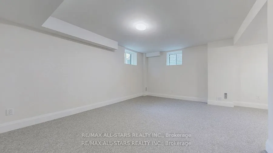 48 Third Avenue S
