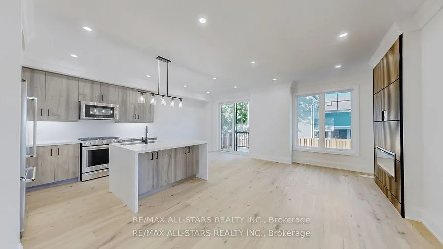 48 Third Avenue S