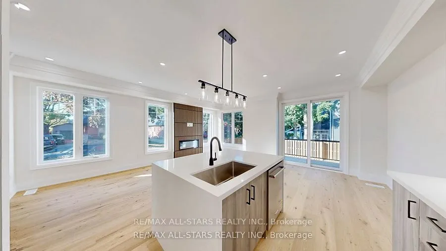 50 Third Avenue S