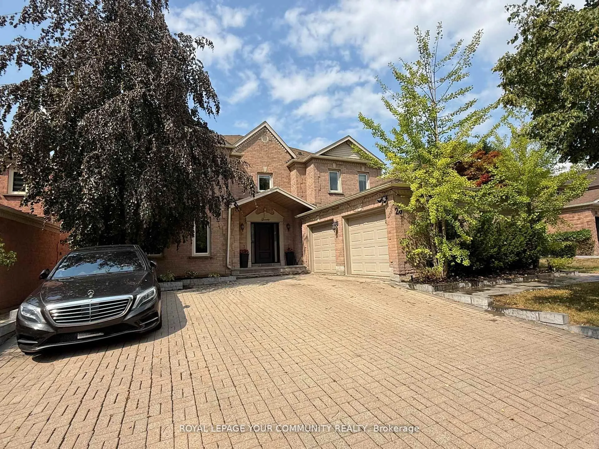 20 White Lodge Crescent N