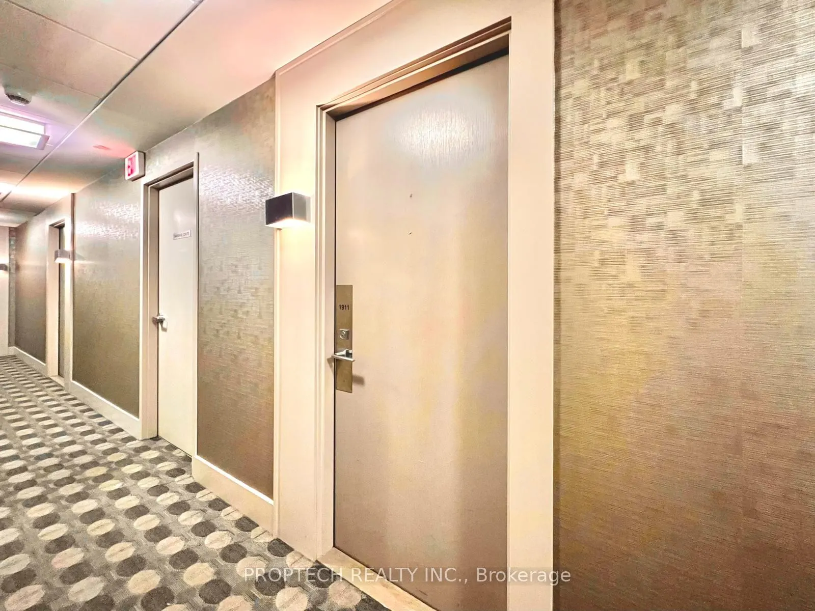 7165 Yonge Street, #1911