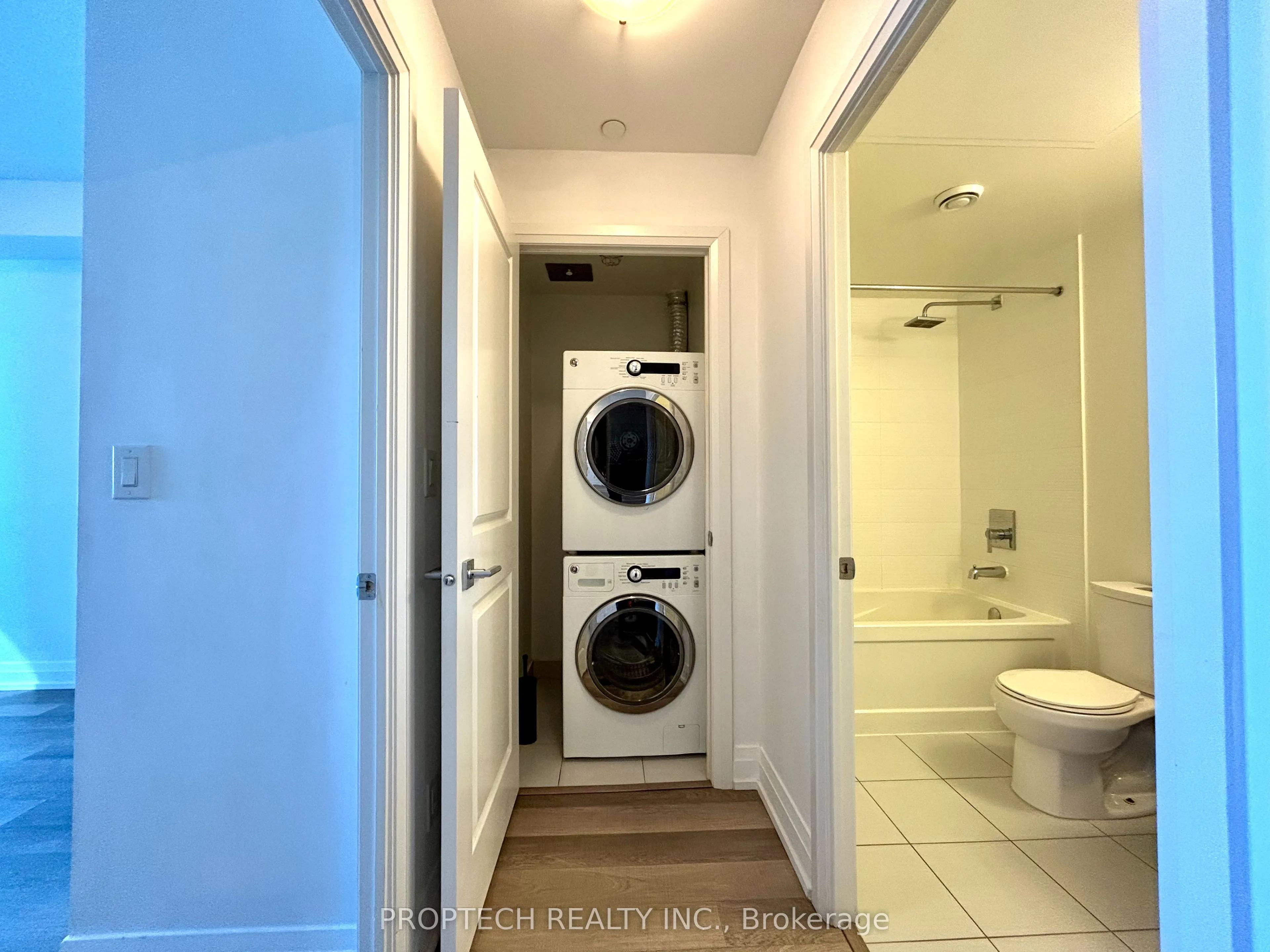 7165 Yonge Street, #1911