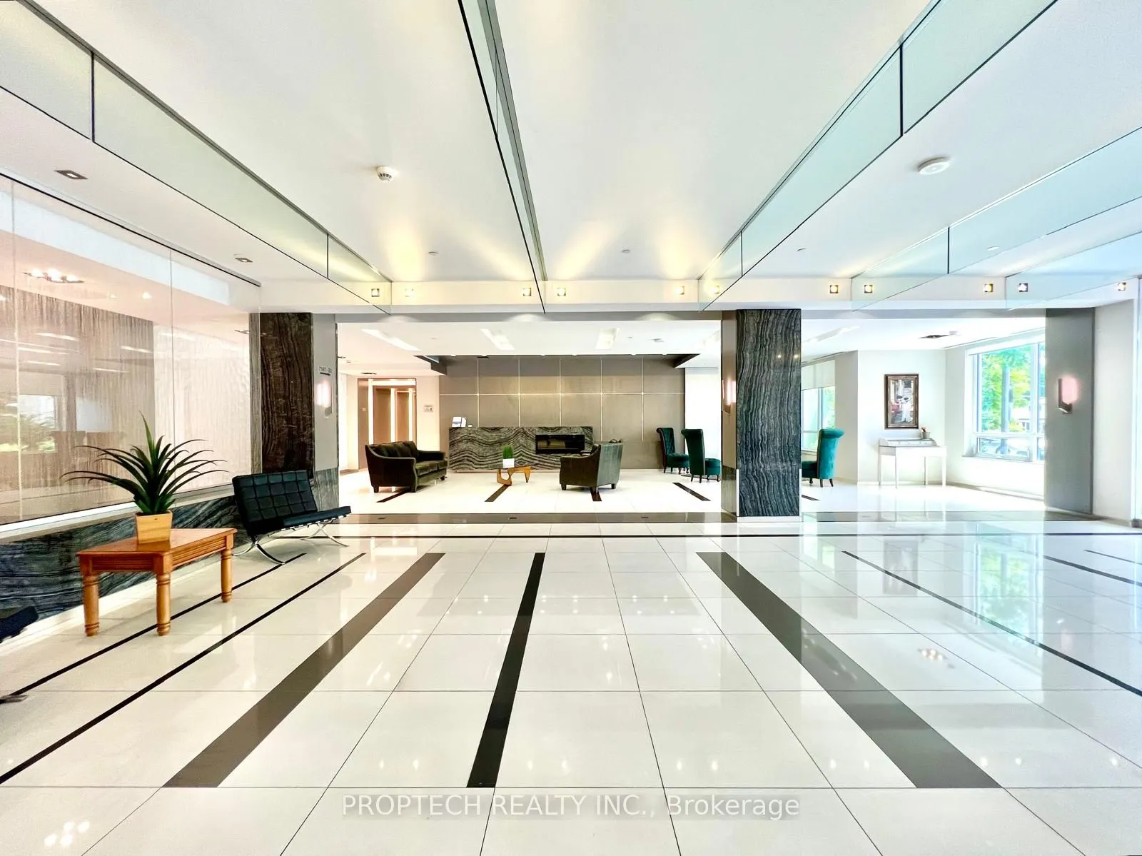 7165 Yonge Street, #1911
