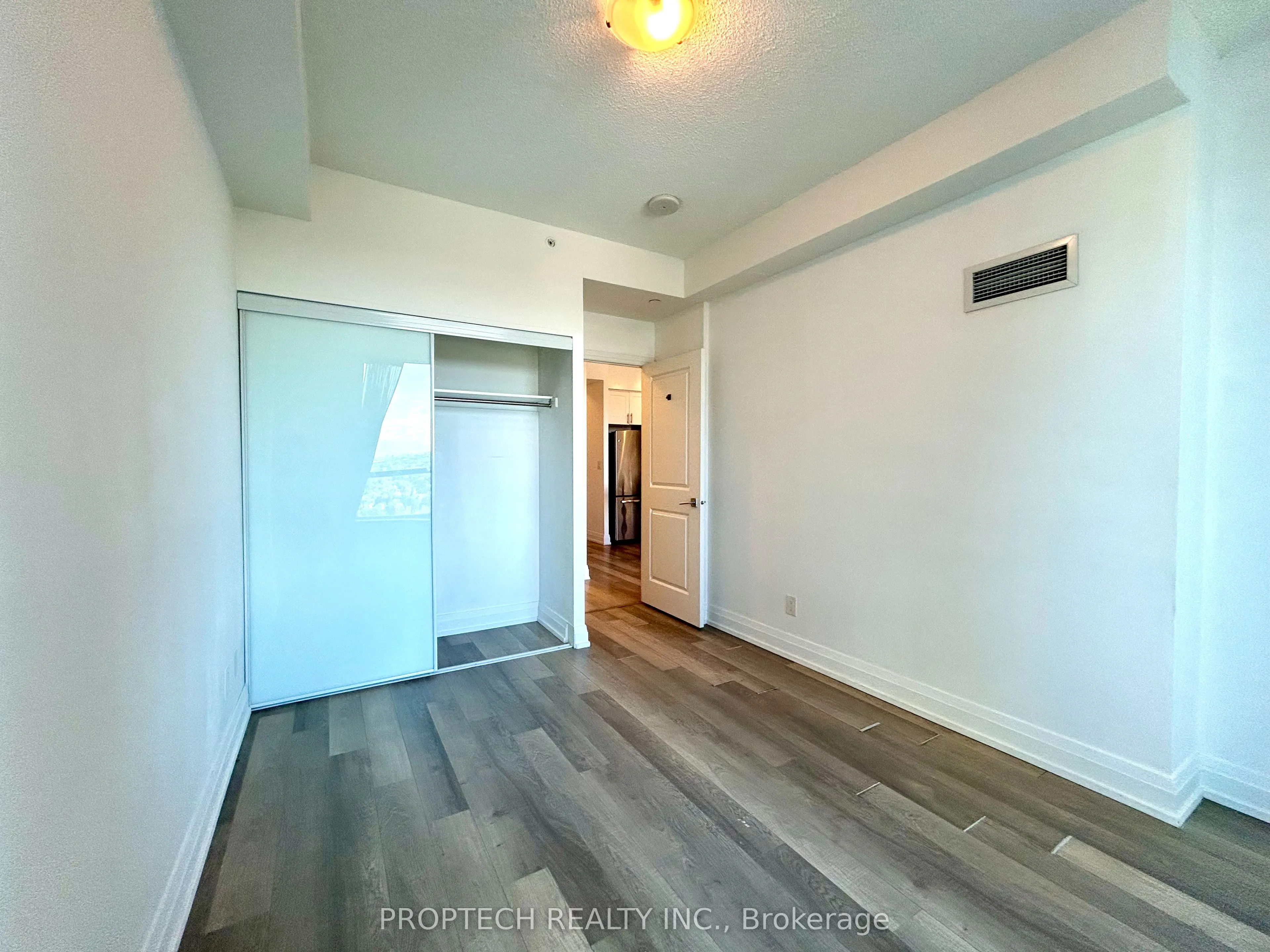 7165 Yonge Street, #1911