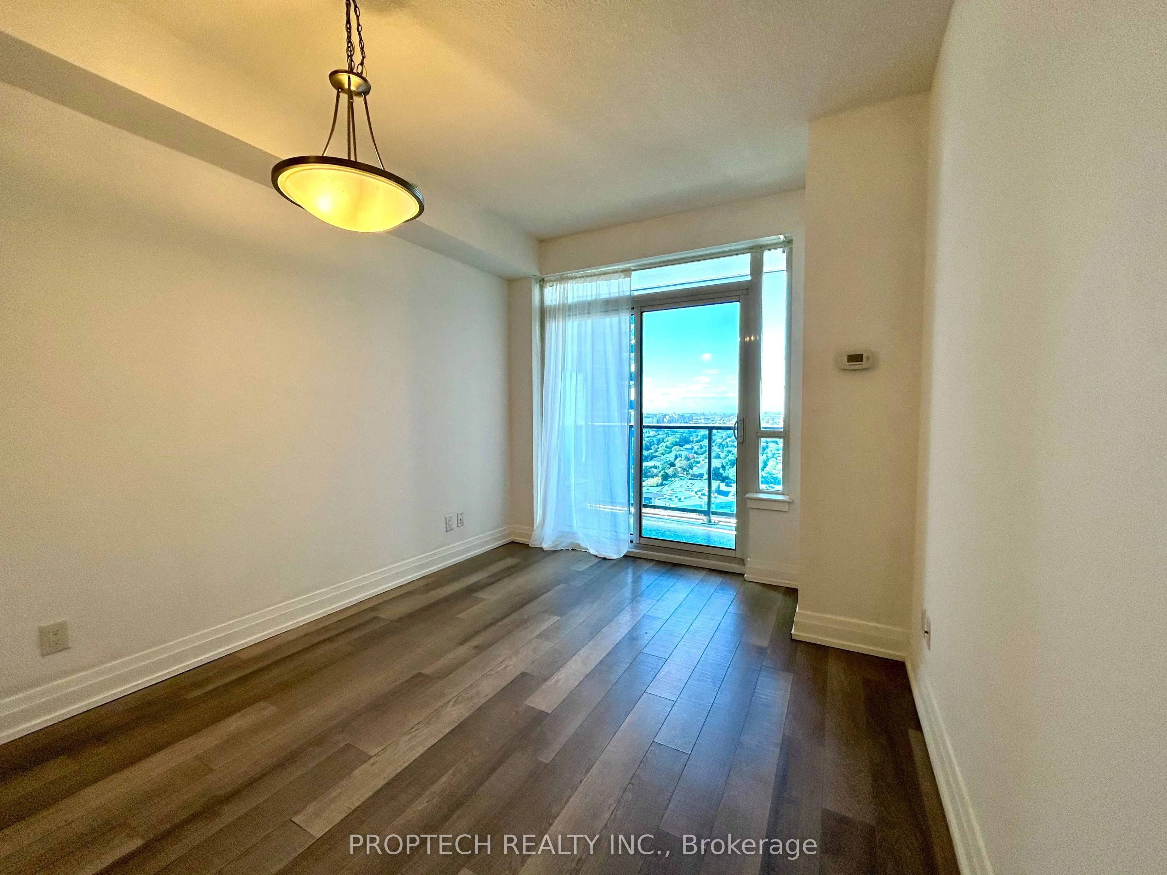 7165 Yonge Street, #1911