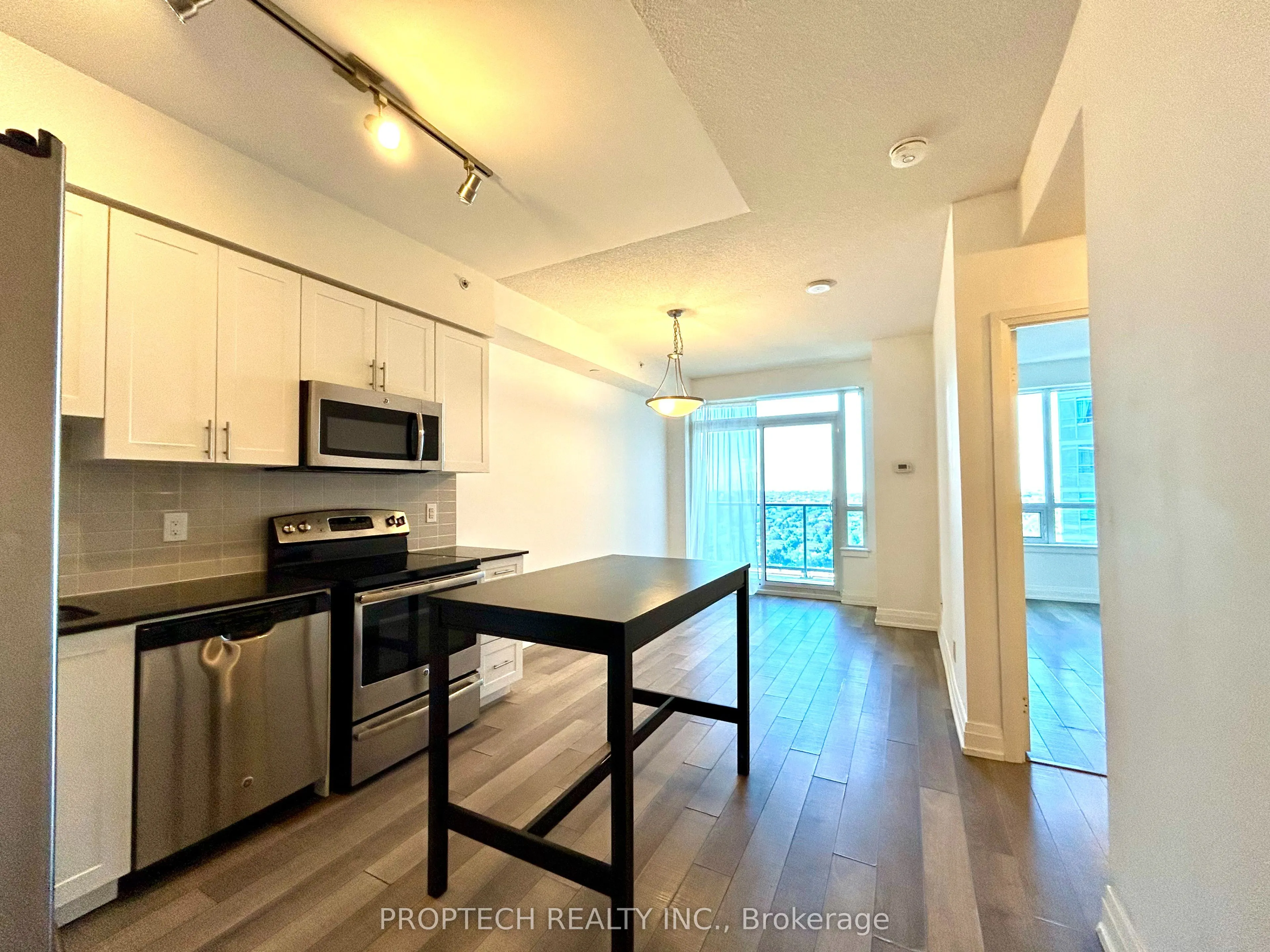 7165 Yonge Street, #1911