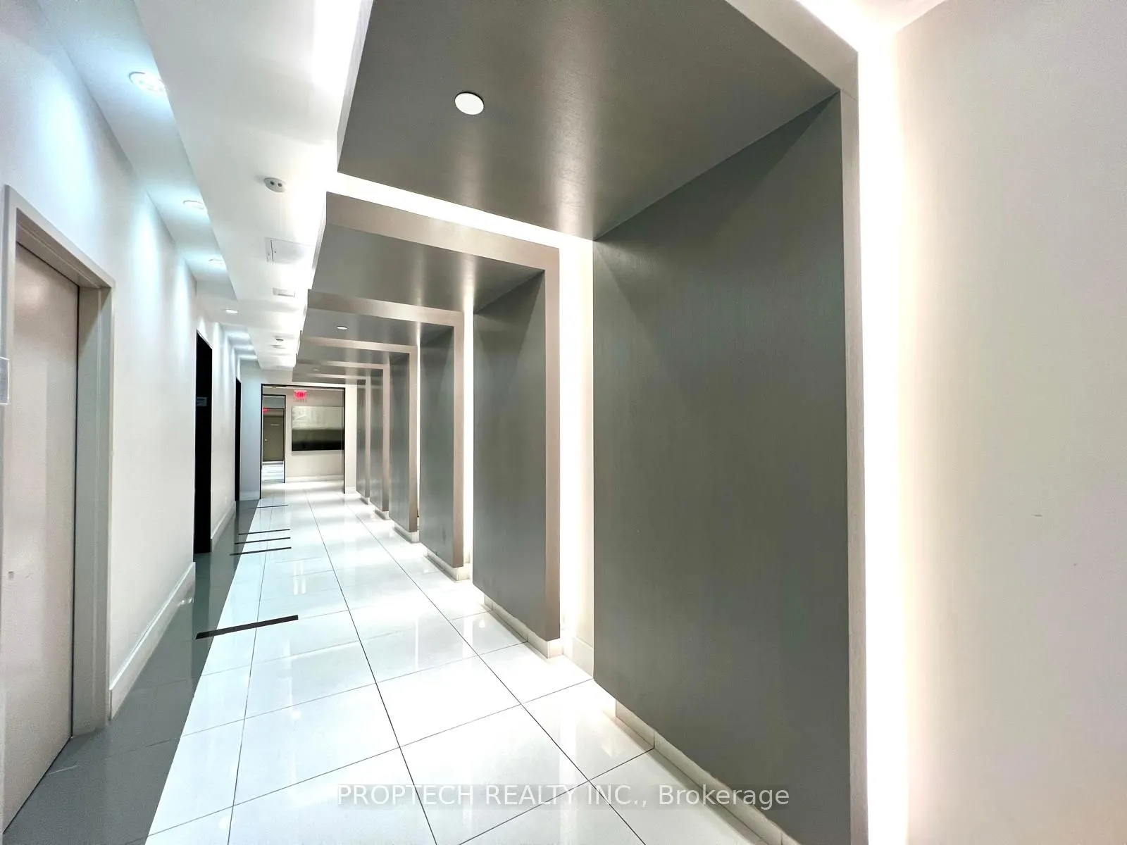 7165 Yonge Street, #1911