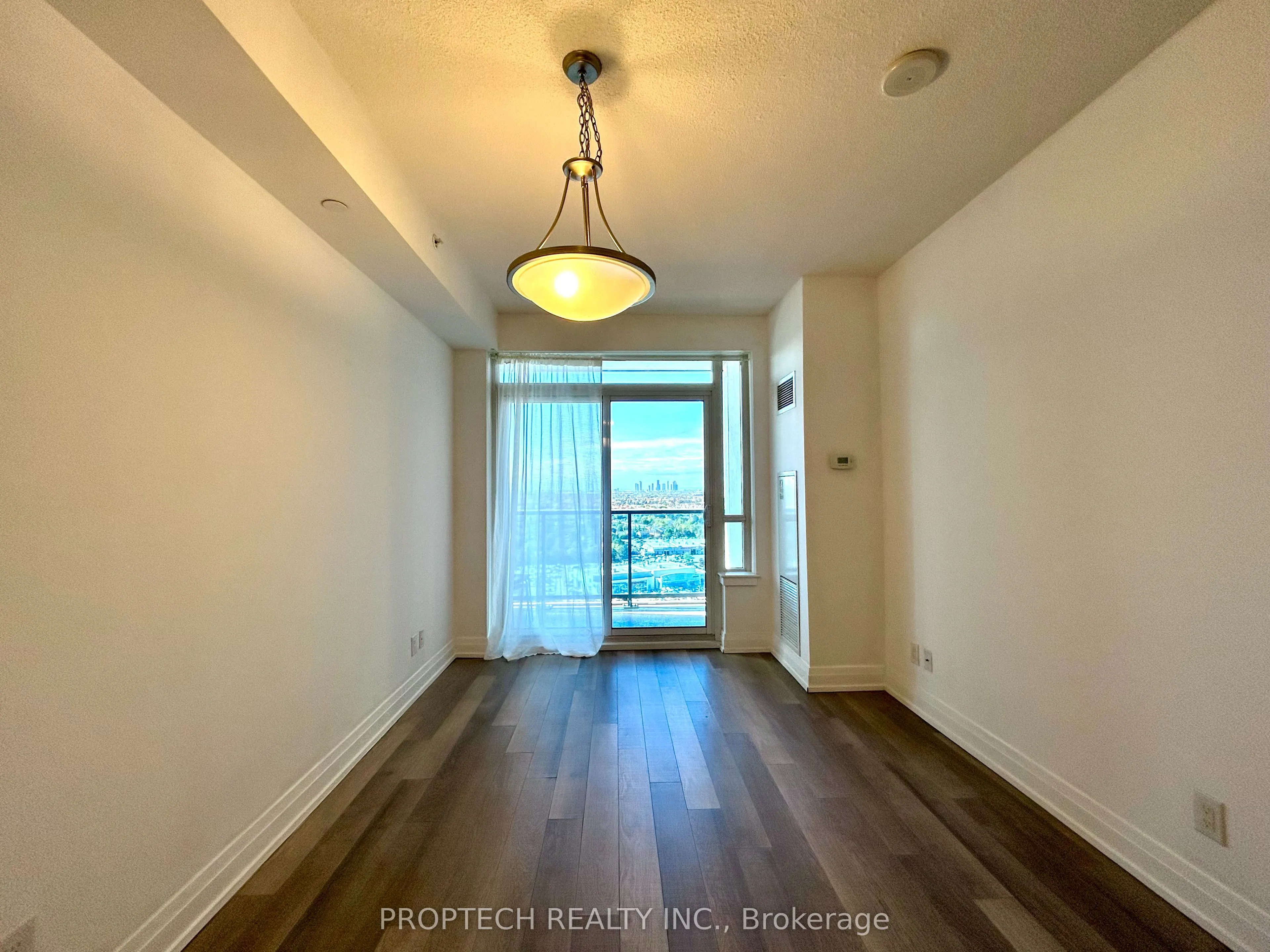 7165 Yonge Street, #1911
