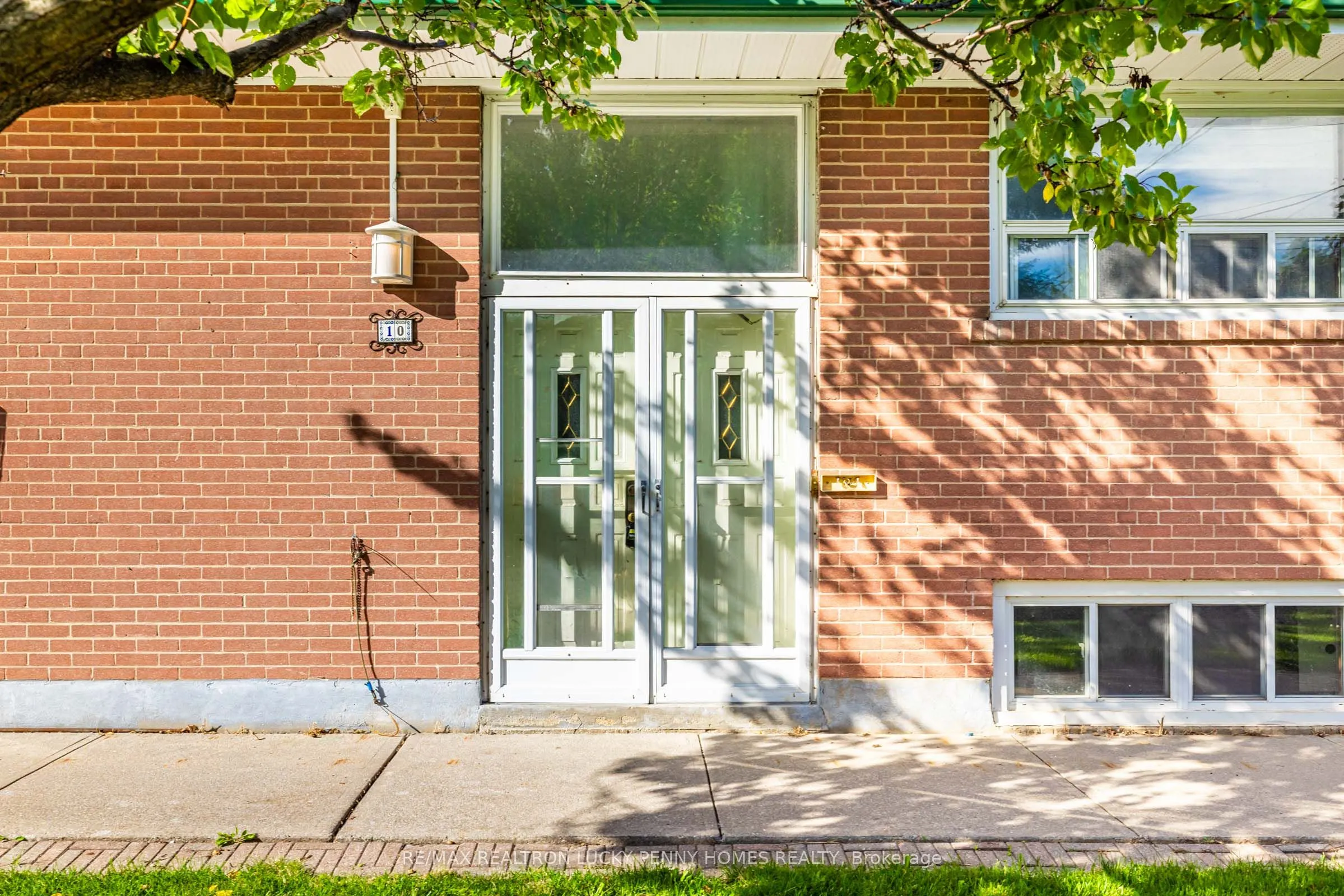 10 Abercorn Road