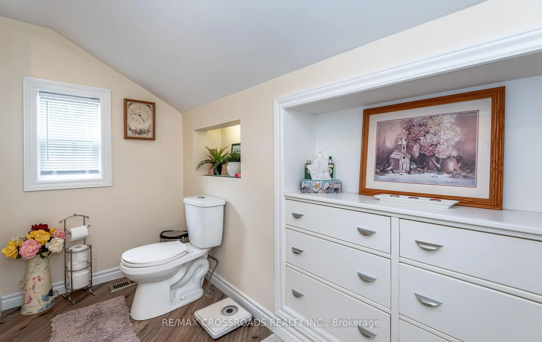 55 Laidlaw Street S