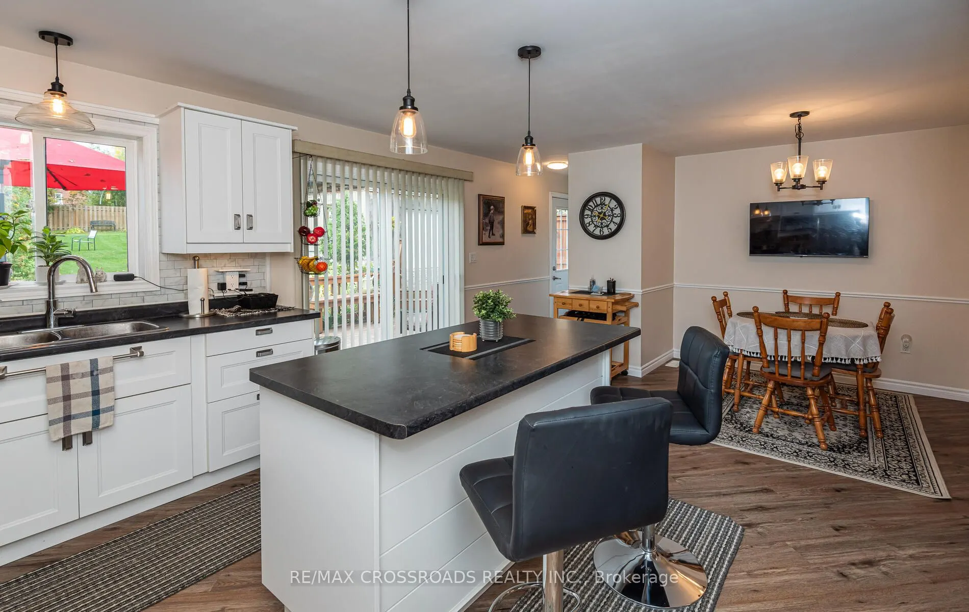 55 Laidlaw Street S