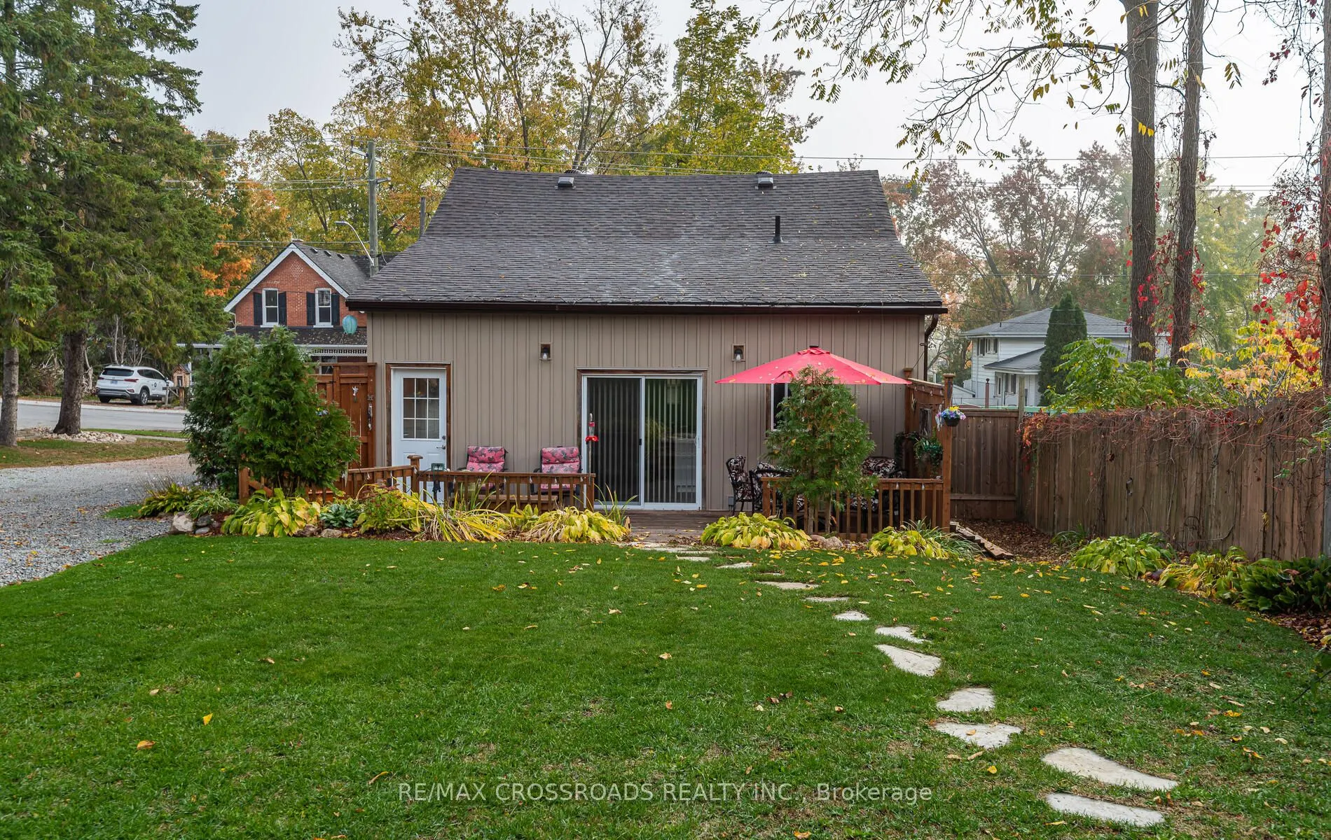55 Laidlaw Street S