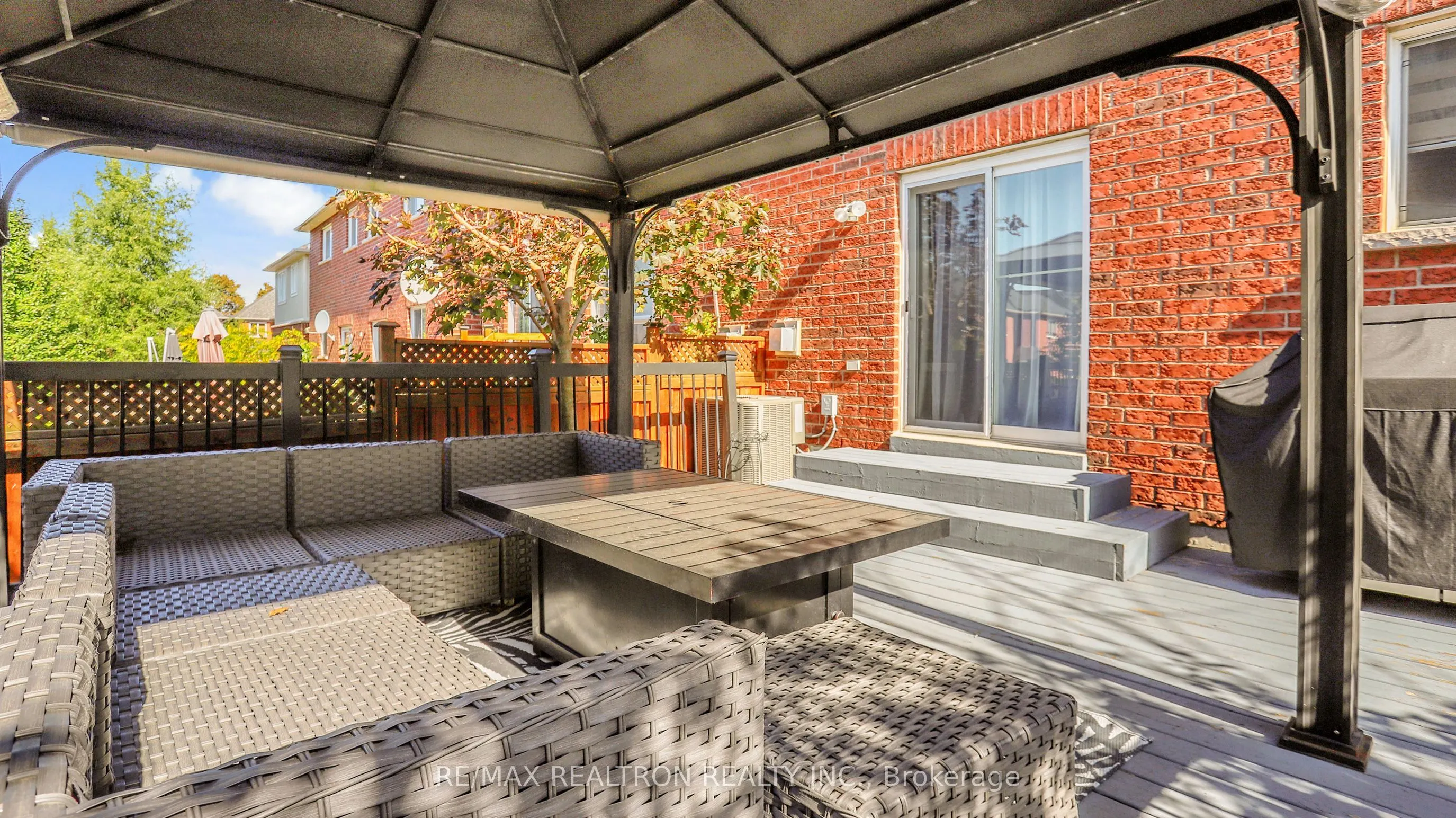 4 Birdsong Street