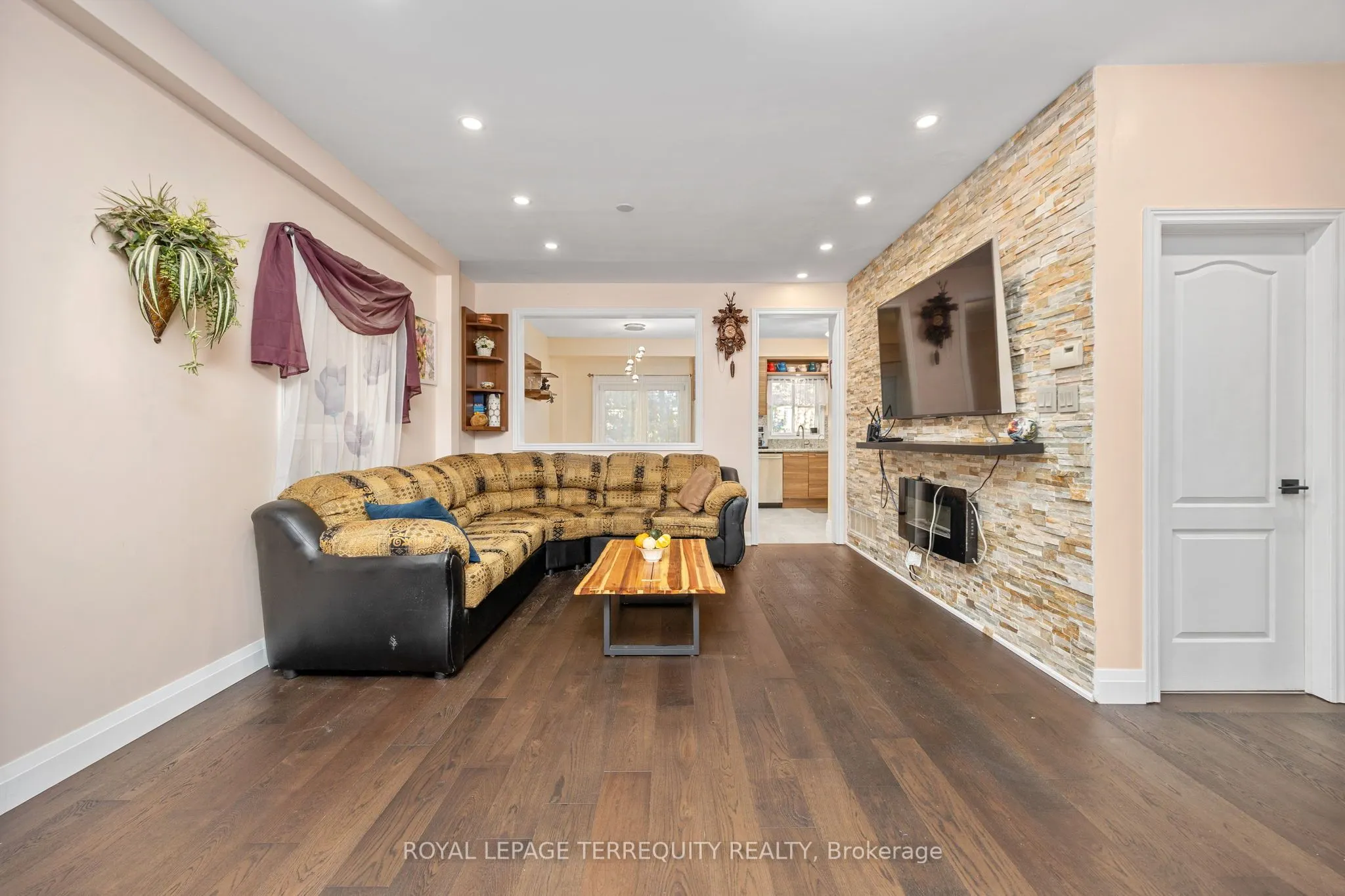 111 English Oak Drive