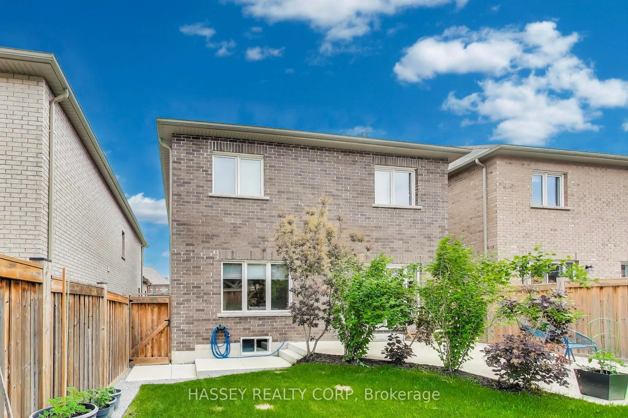 852 Elvidge Trail