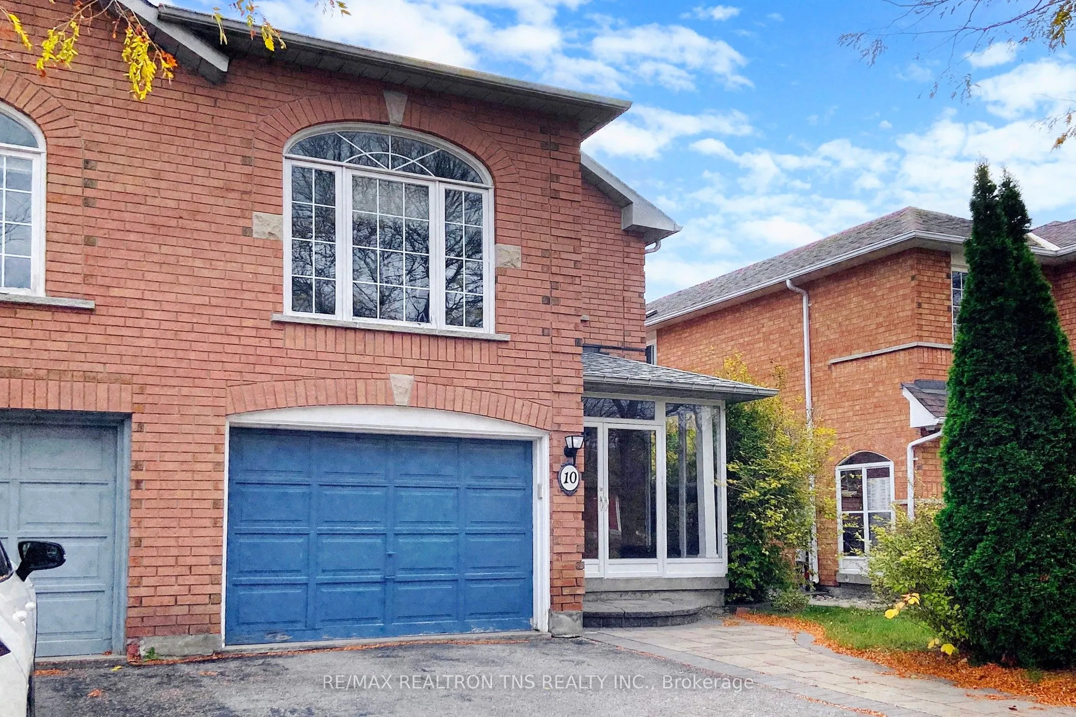 10 Breezeway Crescent