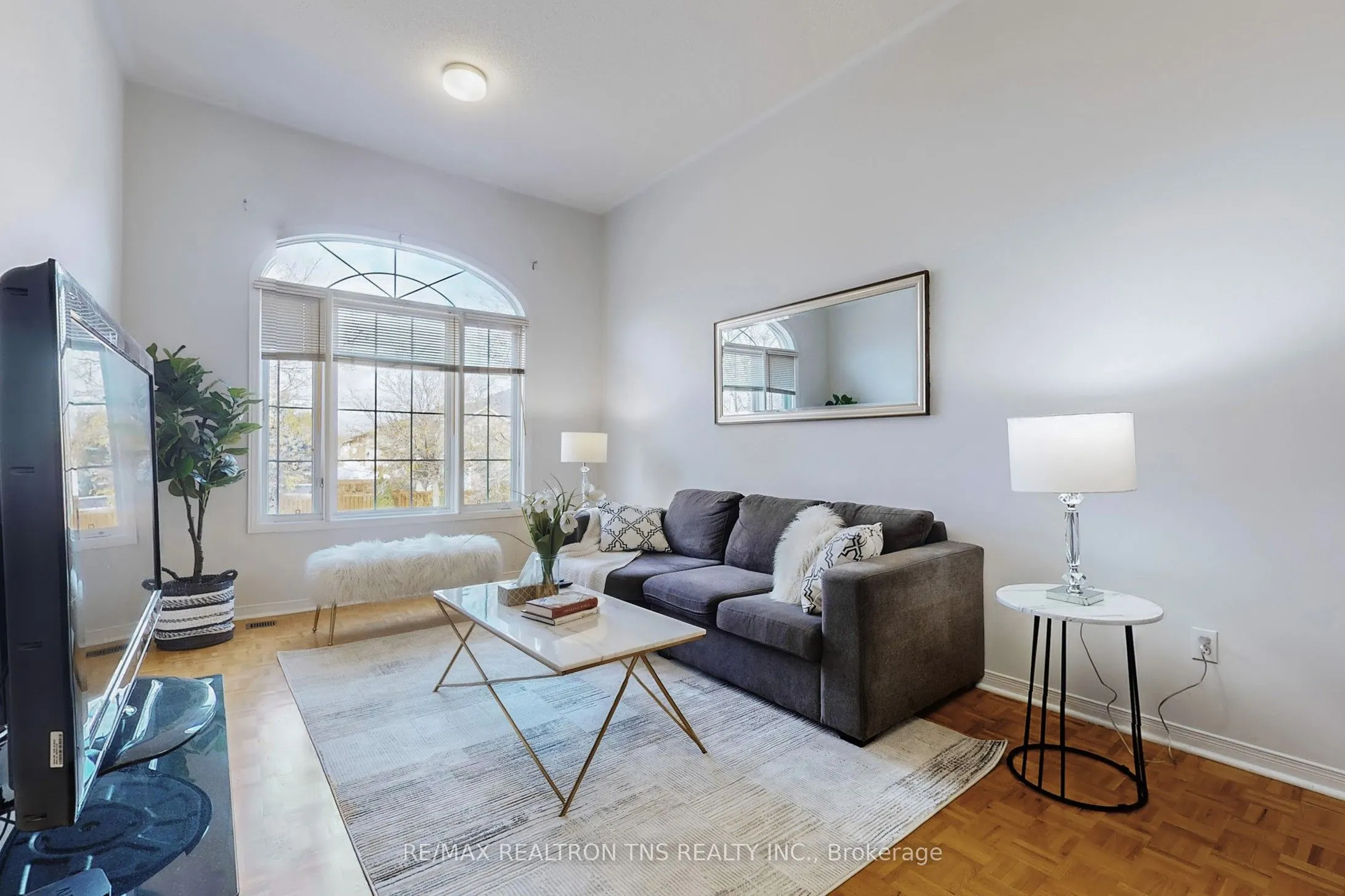 10 Breezeway Crescent