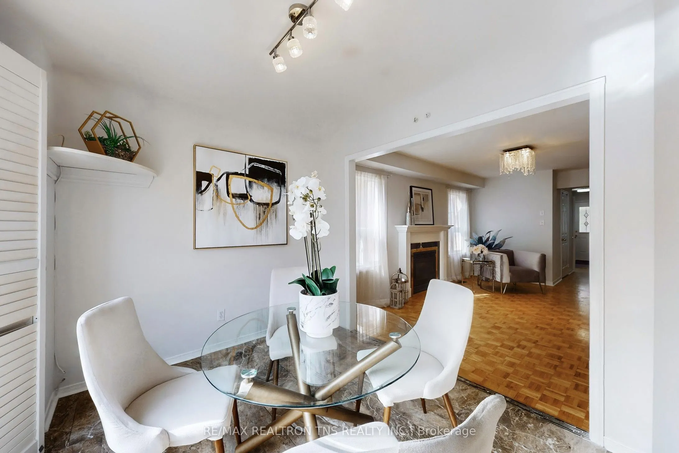 10 Breezeway Crescent