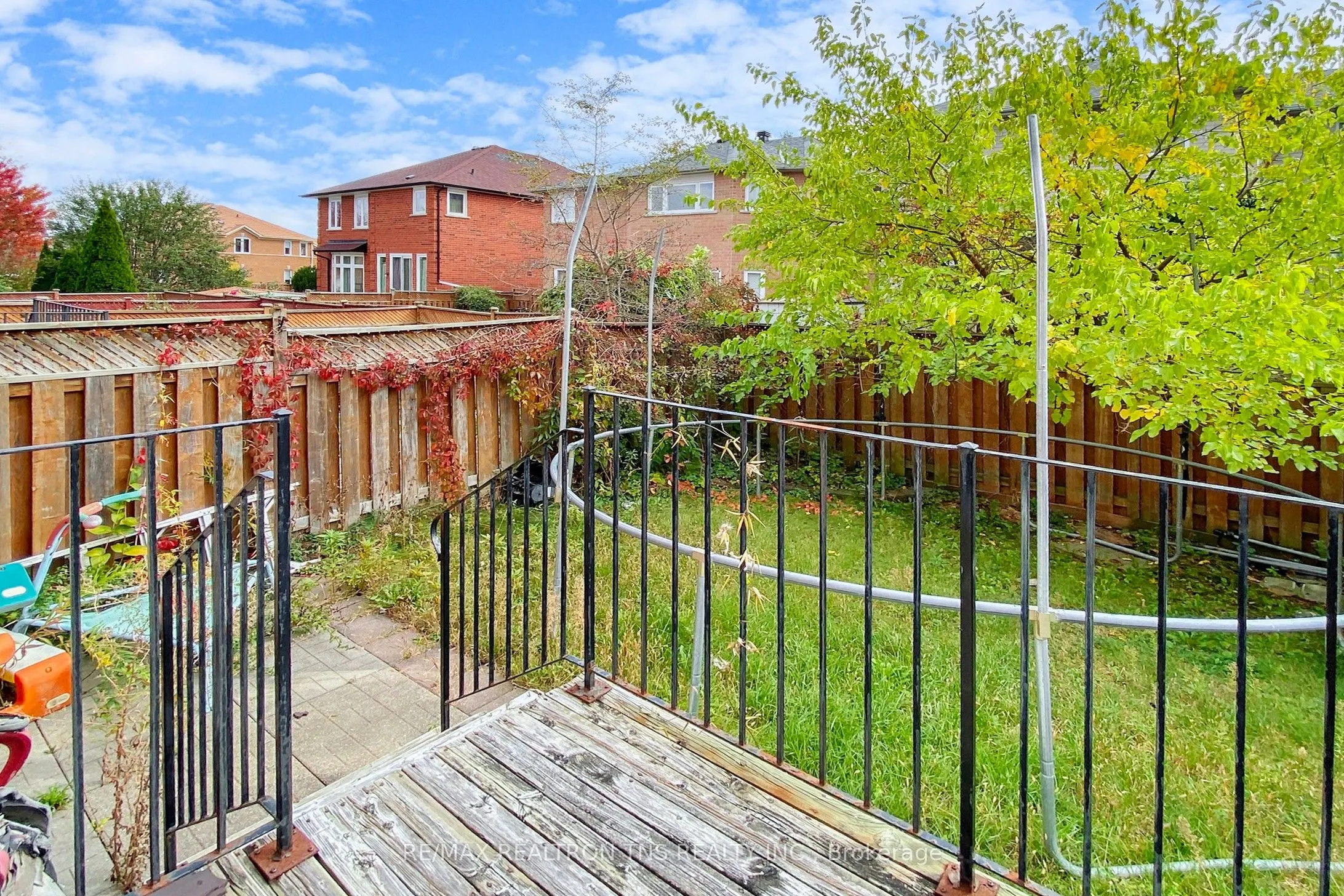 10 Breezeway Crescent